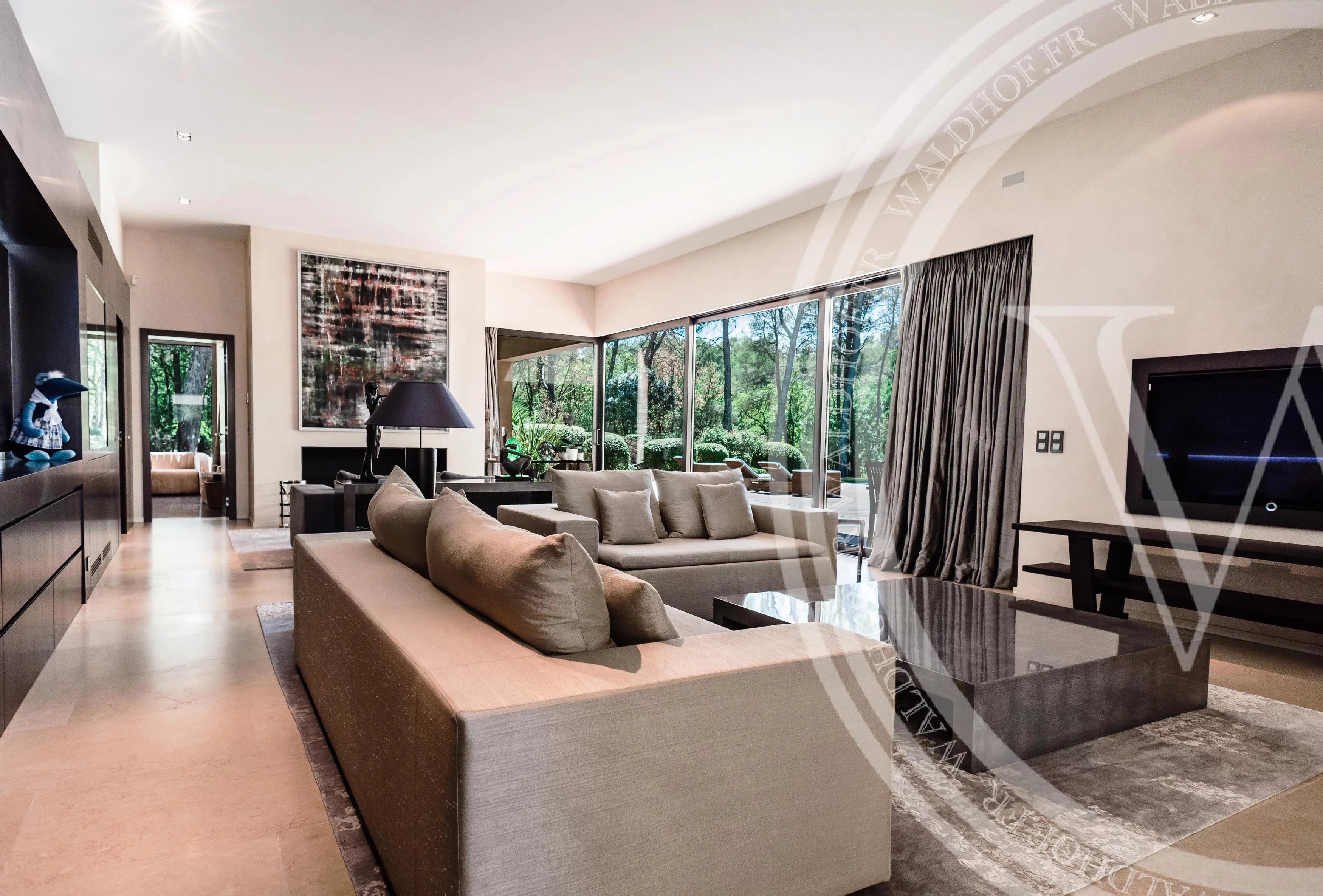 Modern 5 bedroom villa - Domaine de Terre Blanche