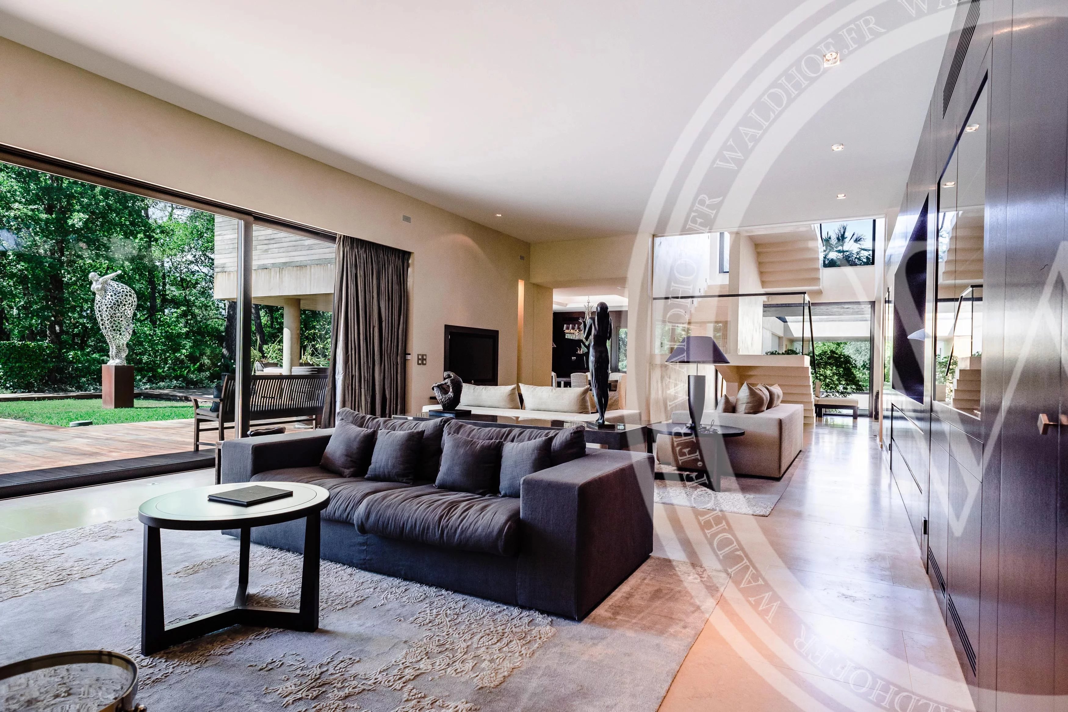 Modern 5 bedroom villa - Domaine de Terre Blanche