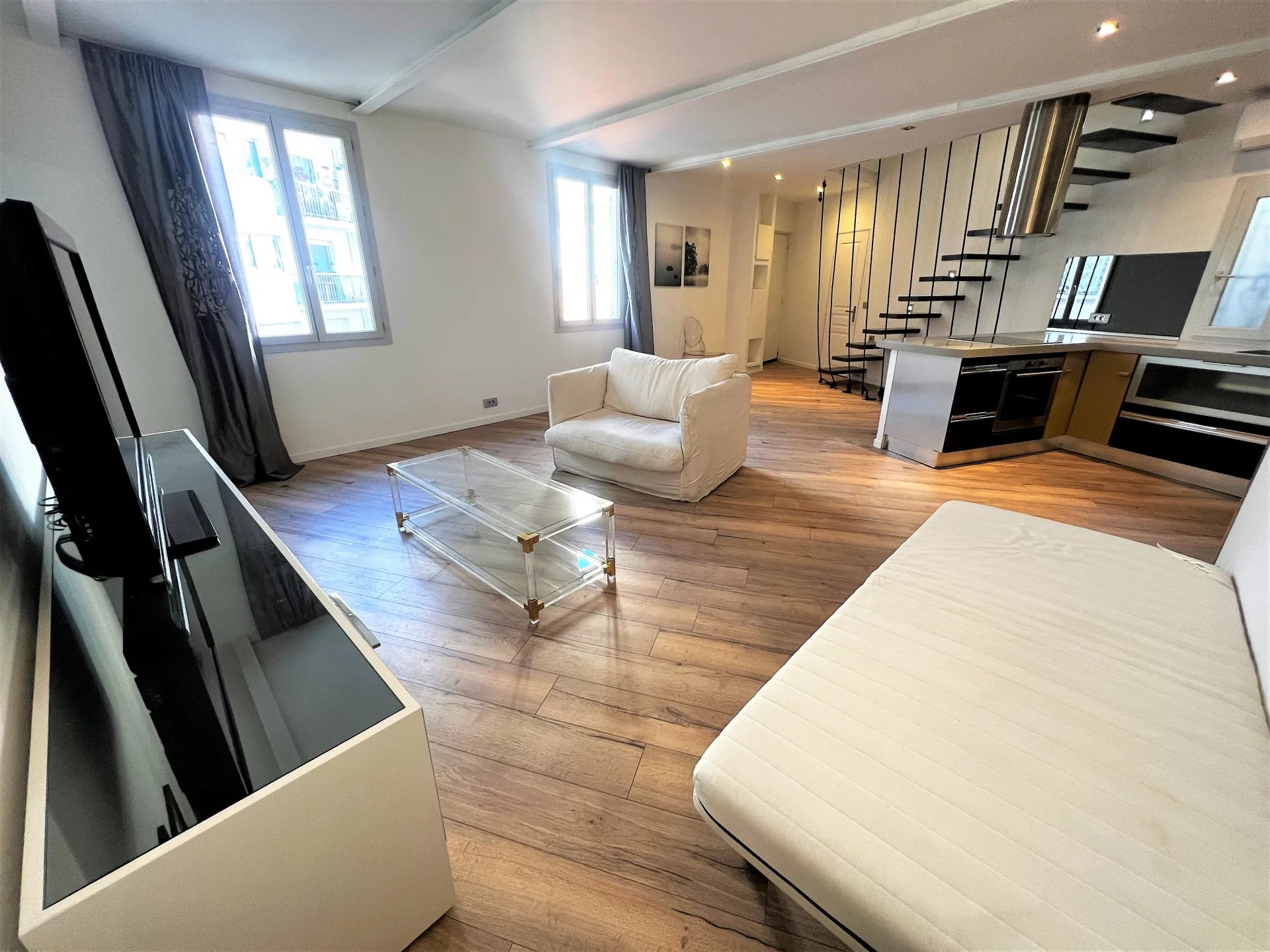 NICE - CARRE D'OR~APPARTEMENT DUPLEX