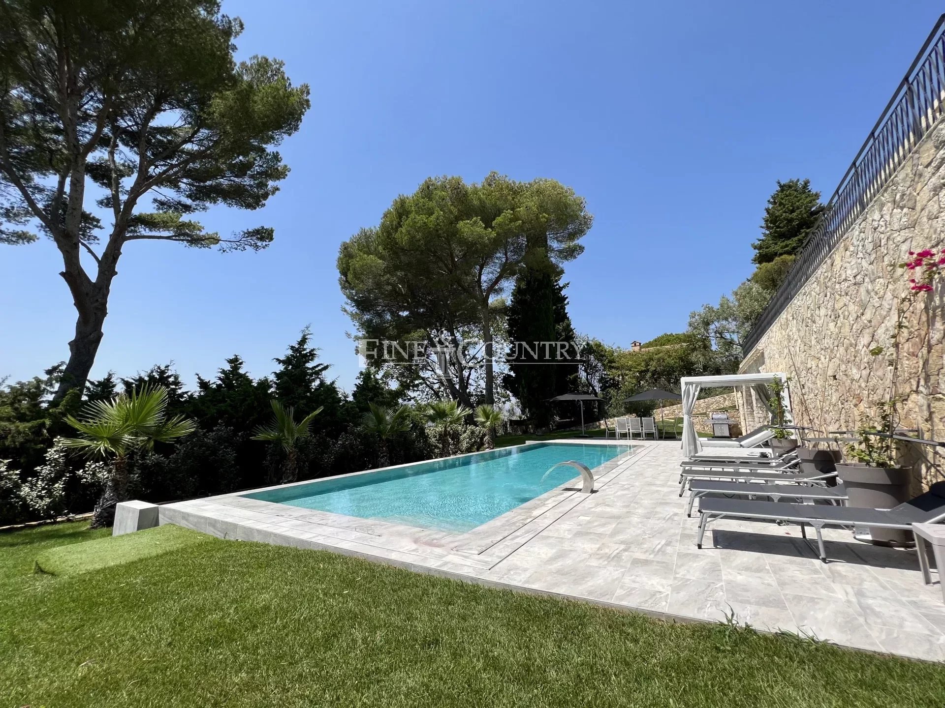 Photo of Villa for sale in Mougins with panoramic sea view