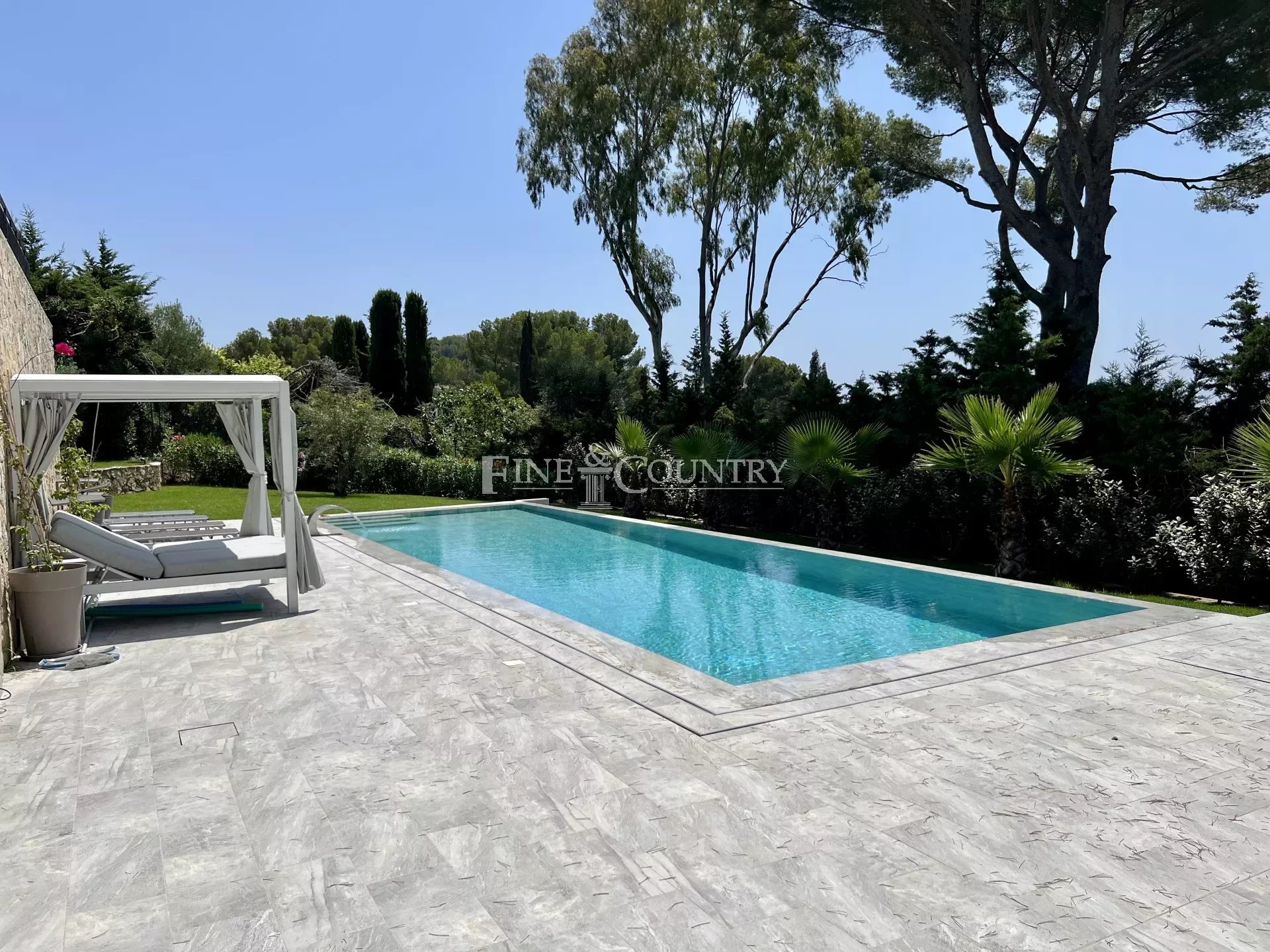 Photo of Villa for sale in Mougins with panoramic sea view