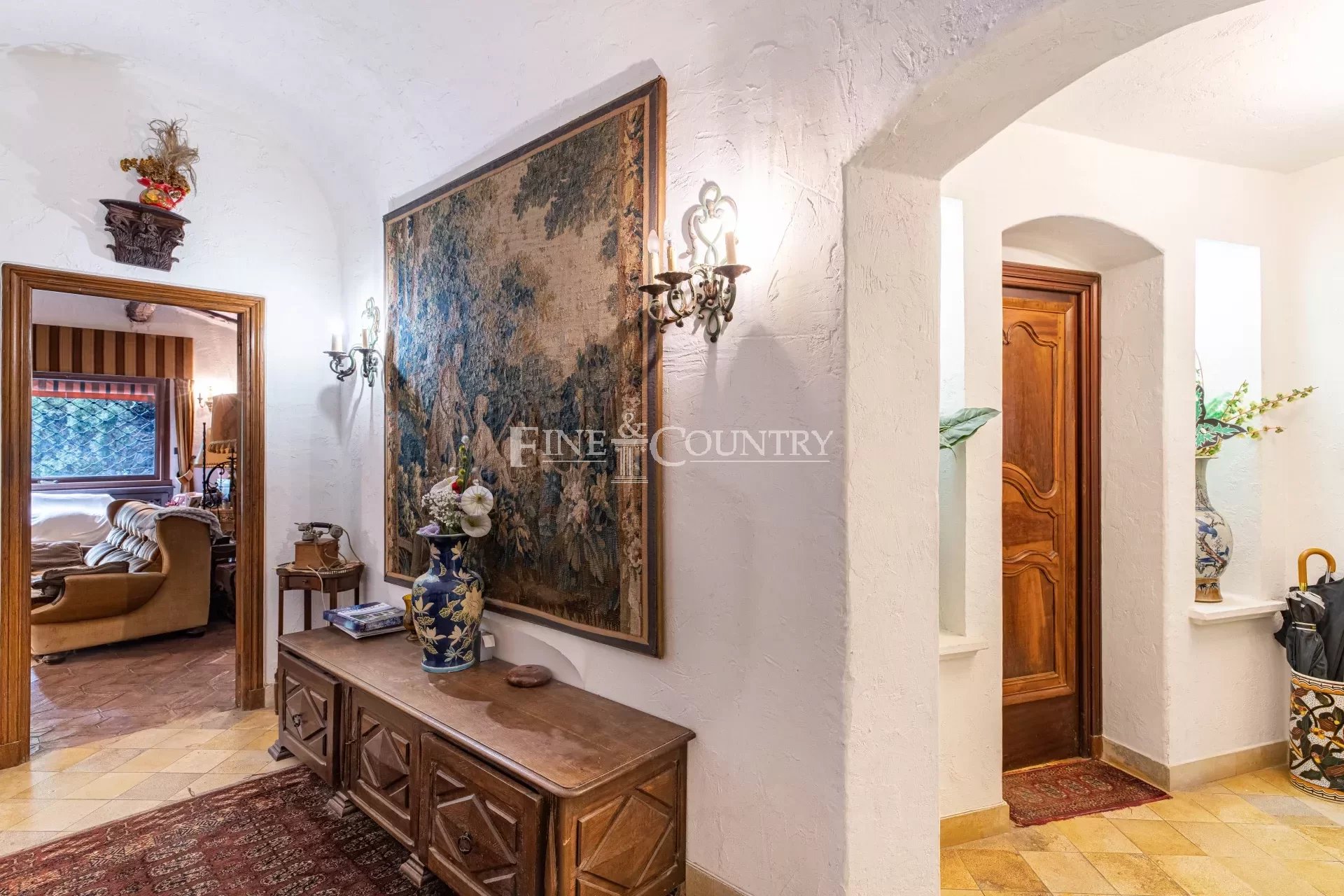 Photo of Villa for sale in Mougins in private domain to renovate