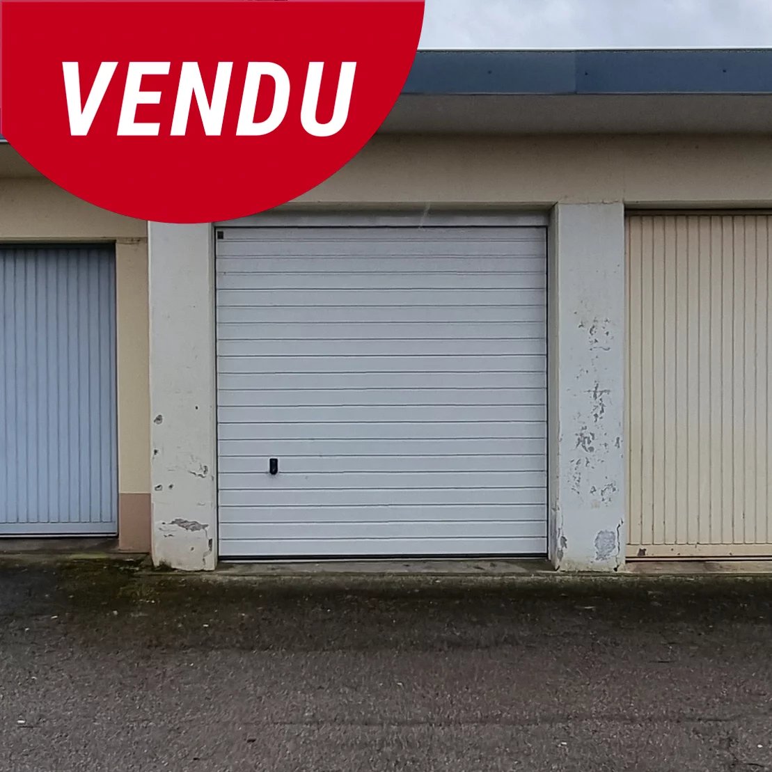 VENDU - 1 garage fermé