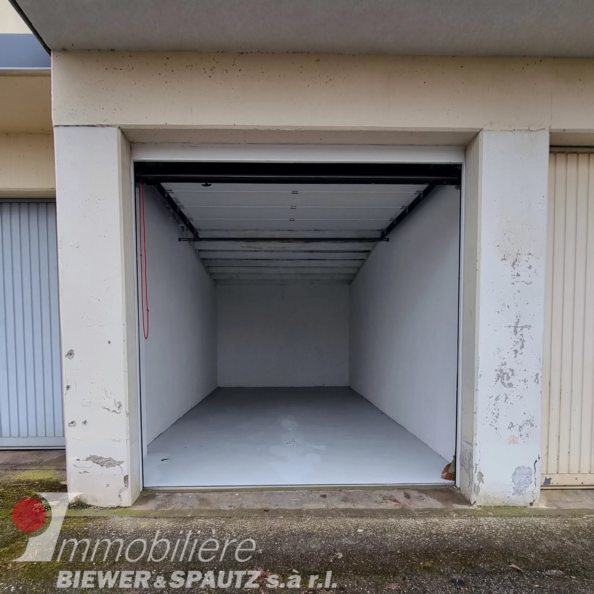 SOLD - 1 closed garage