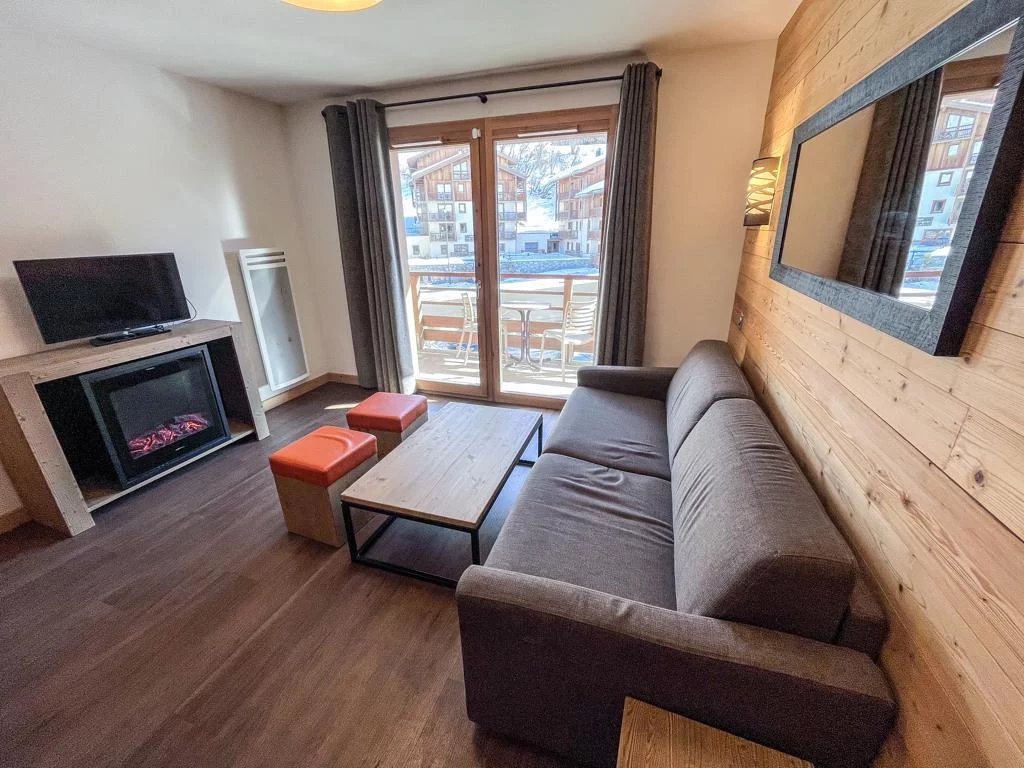 2-BEDROOM APARTMENT - ON THE SLOPES WITH PARKING SPACE