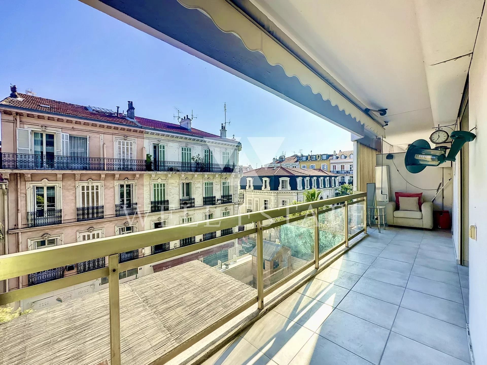 CANNES CENTER BEAUTIFUL 60M2 APARTMENT WITH A TERRASSE AND POTENTIAL FOR 2 BEDROOM