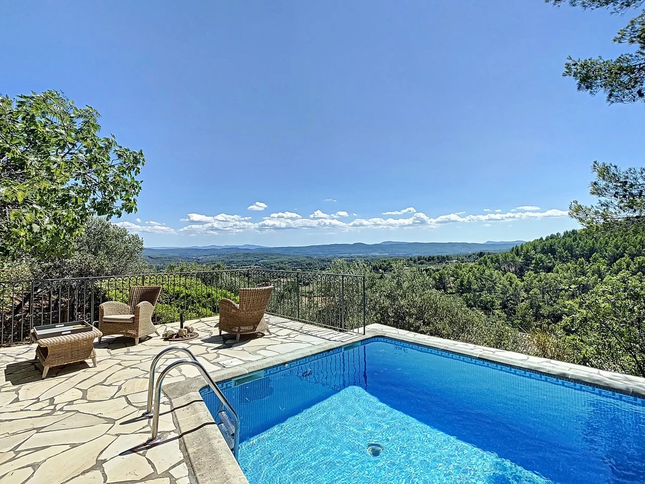 Stunning panoramic views! Beautiful villa à Cotignac