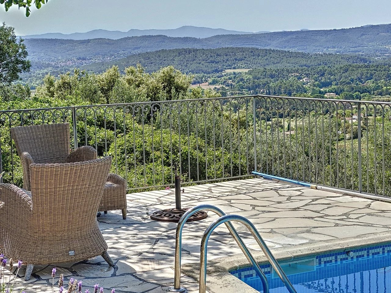 Fantastisch panoramisch uitzicht! Mooie villa in Cotignac