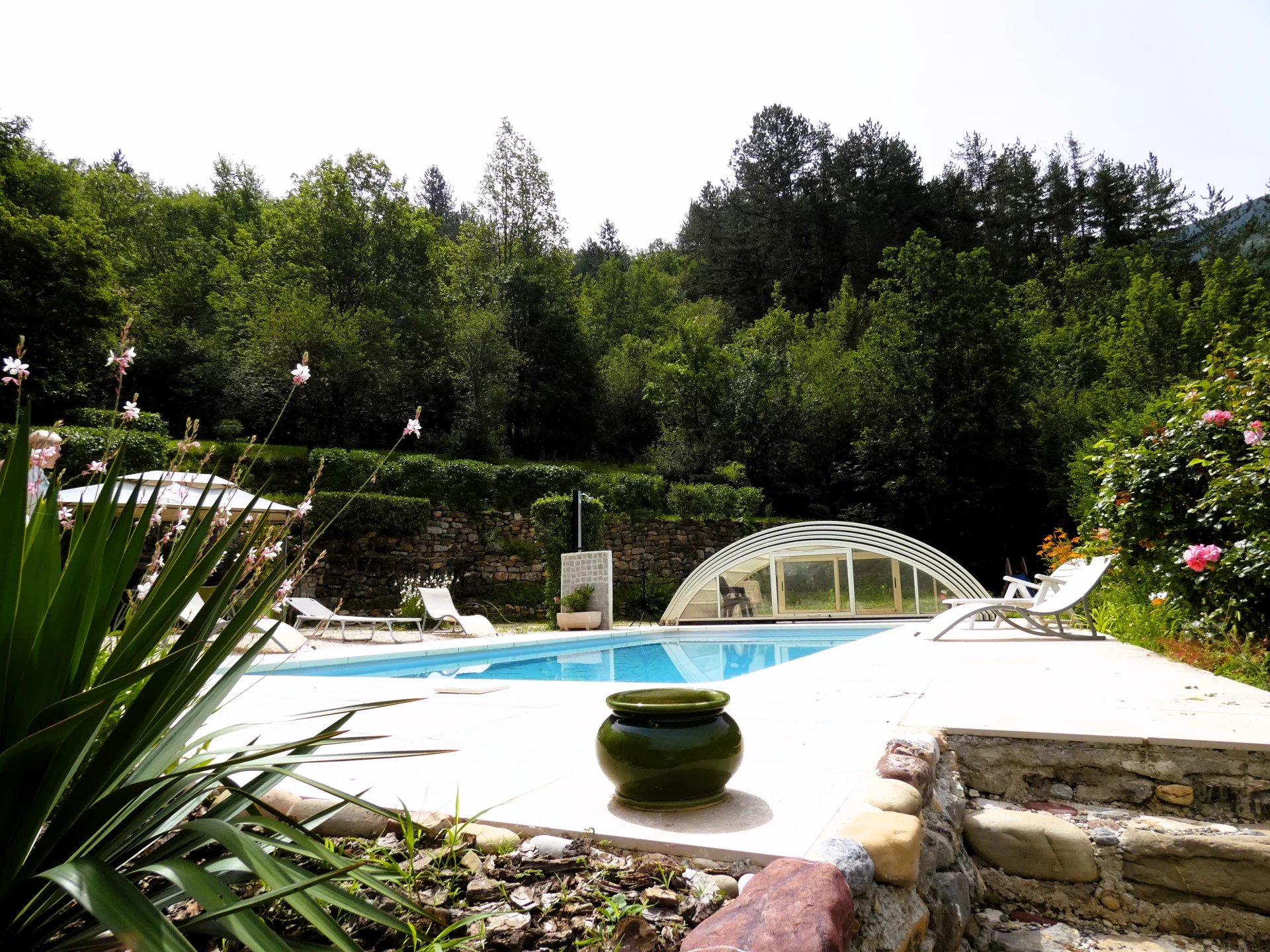 Maison 5p avec piscine sur terrain boisé 3,5 ha