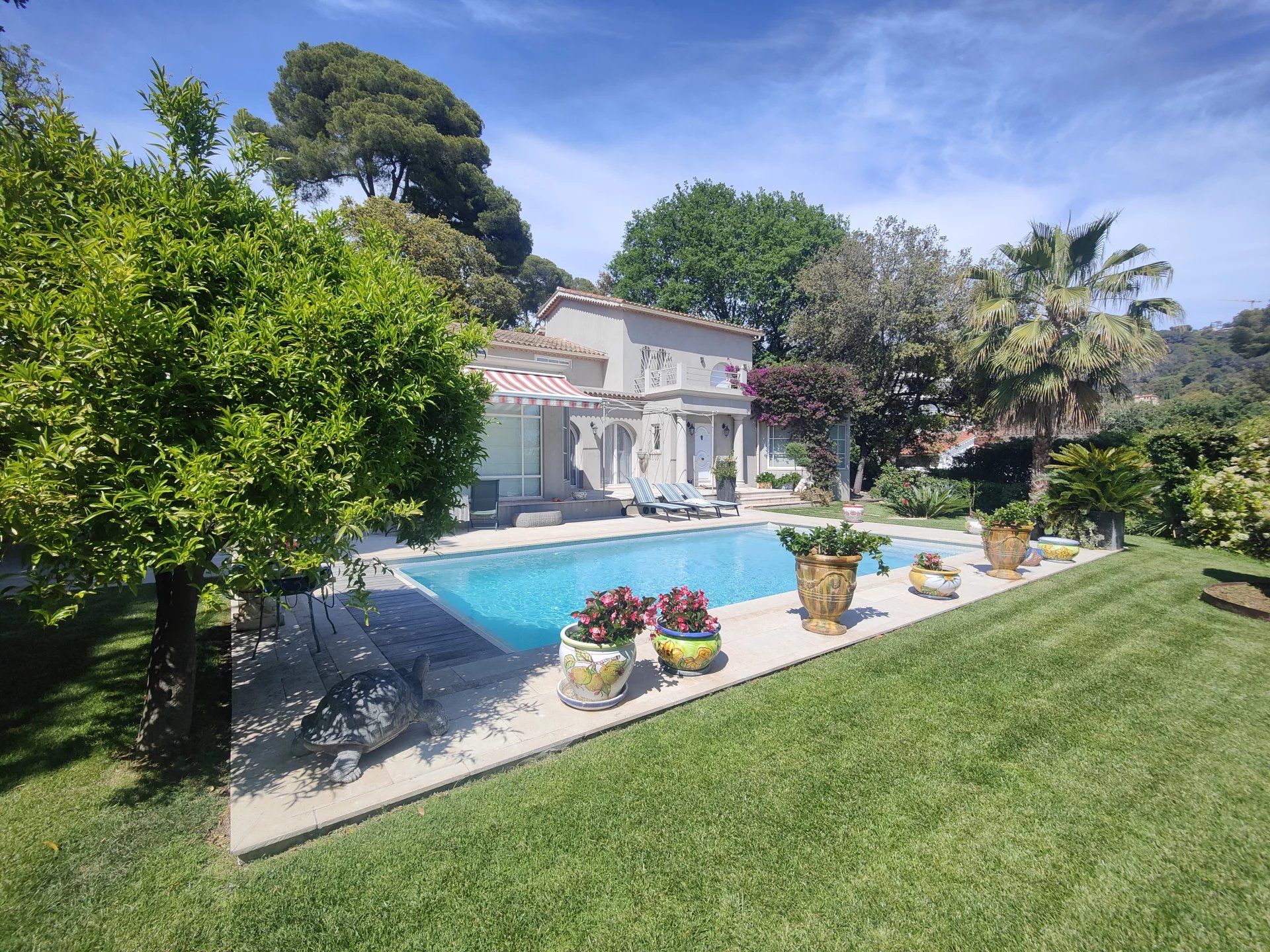 2-storey villa in Cannes