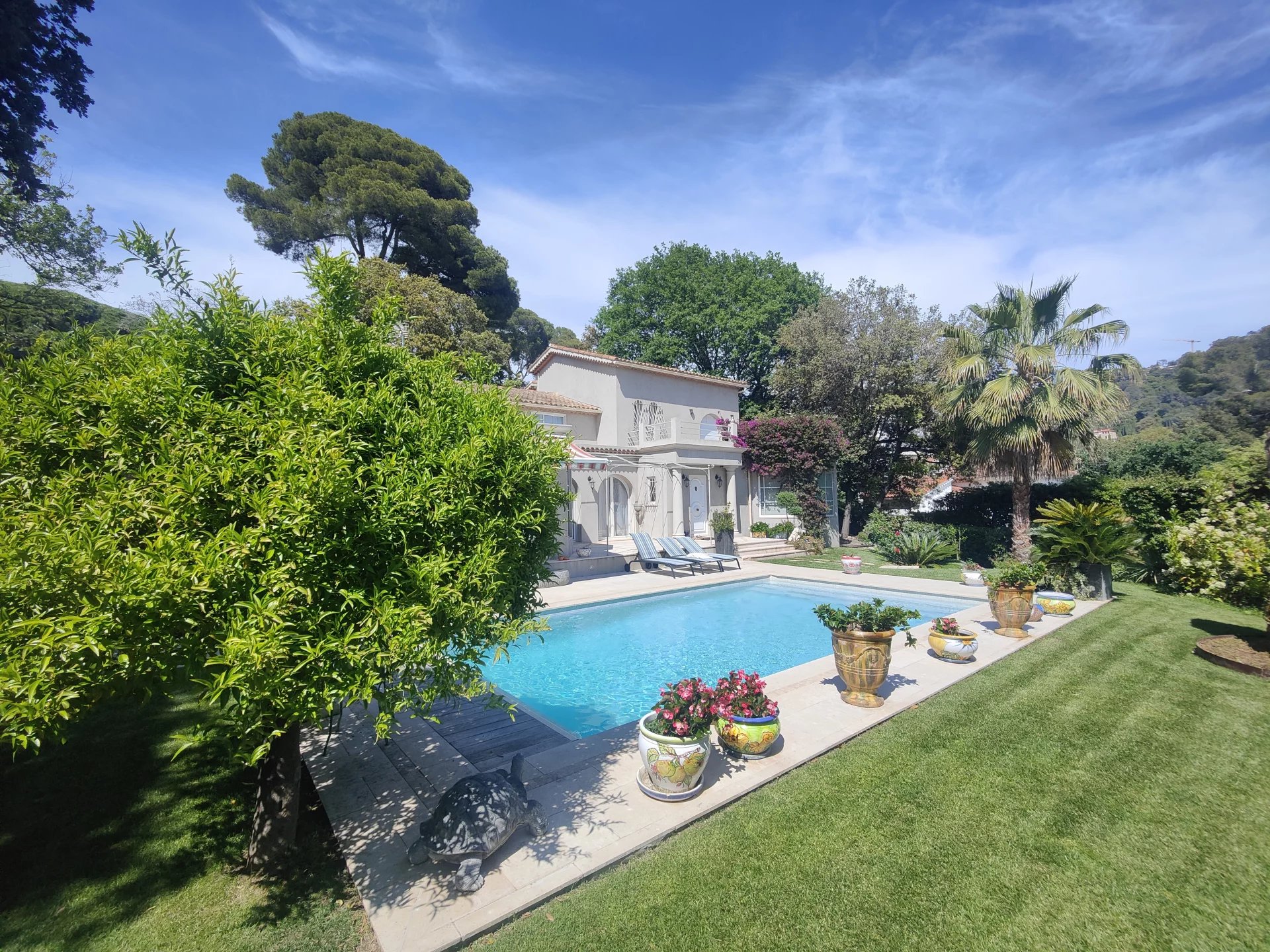 2-storey villa in Cannes