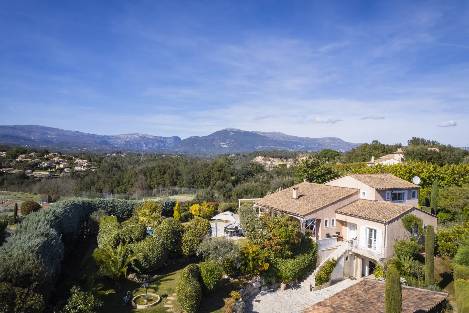 Charming villa with gorgeous view, VALBONNE