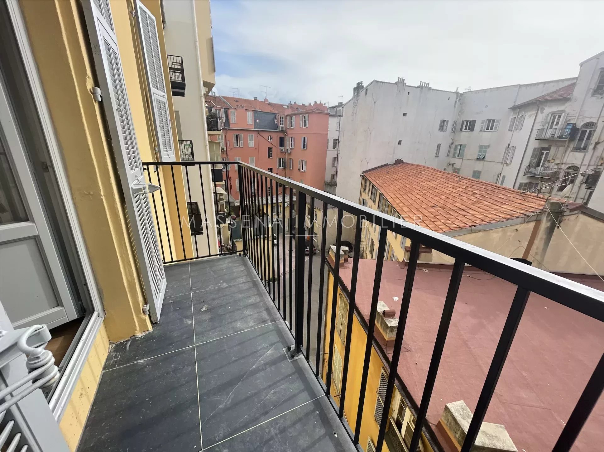 Nice city center near old town - Renovated studio with balcony