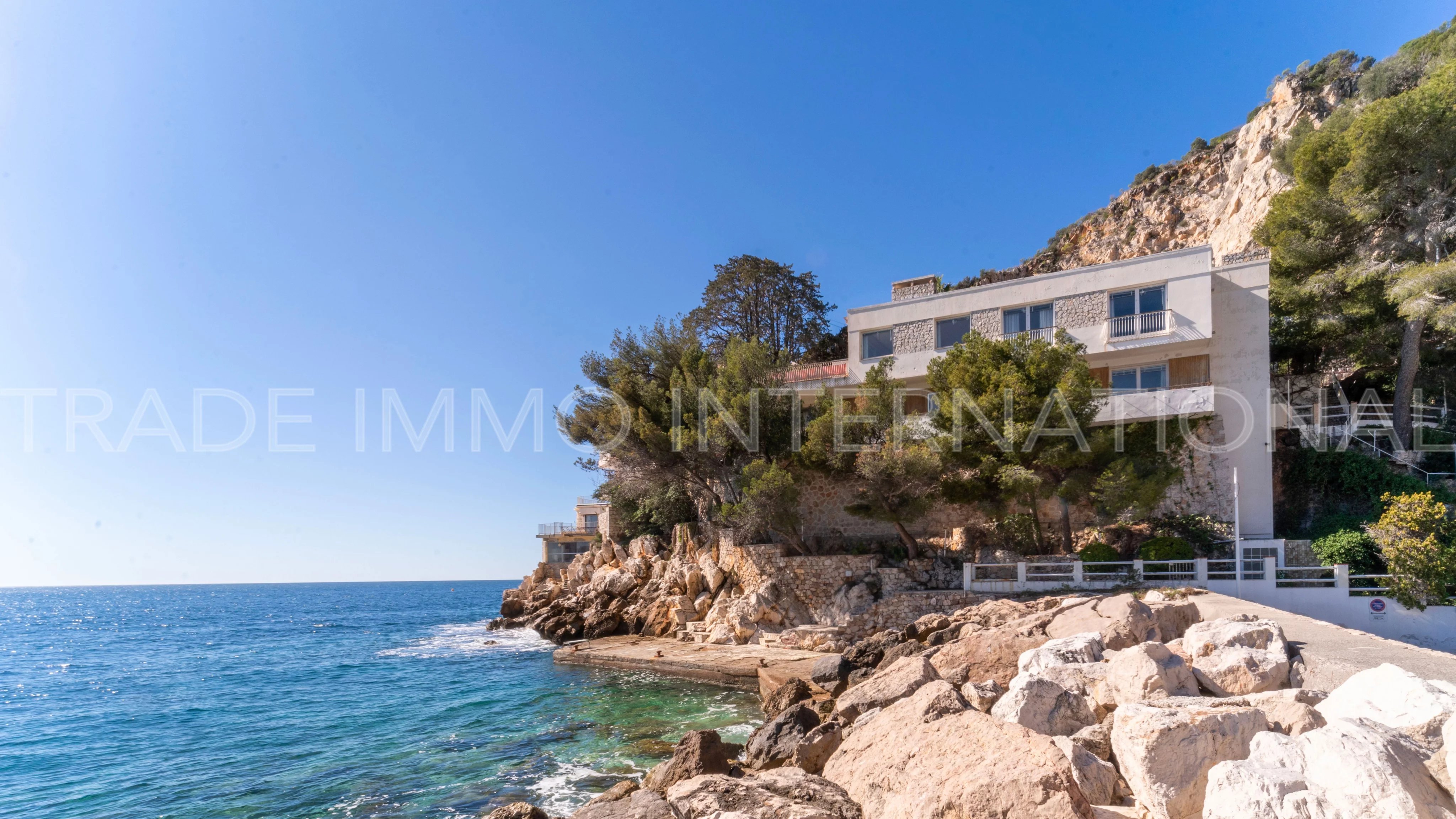 Buying and selling of house, villa Èze sur mer | Trade Immo International