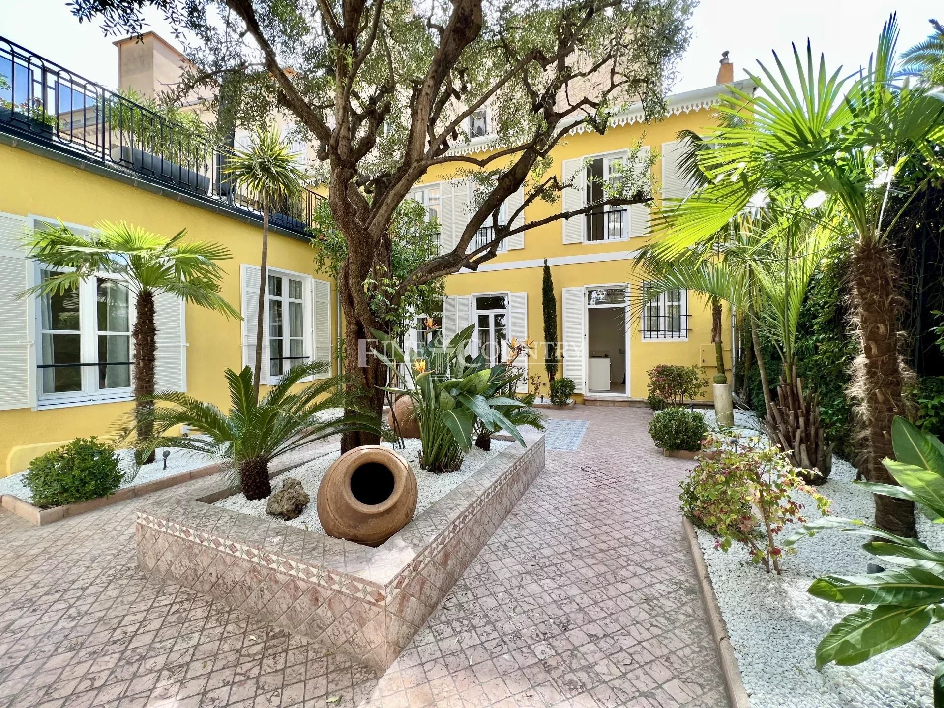 Salg Townhouse - Cannes Banane