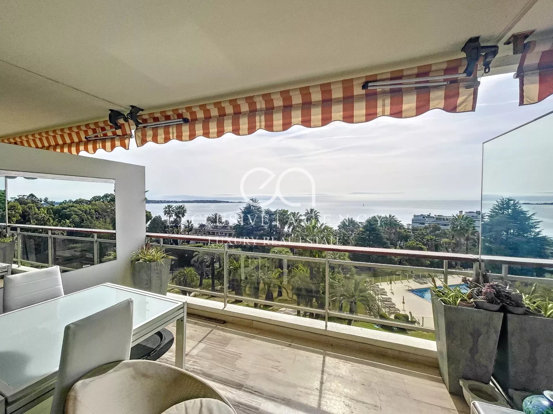 CANNES EDEN 3 ROOM APARTMENT 54m² WITH TERRACE AND SEA VIEW