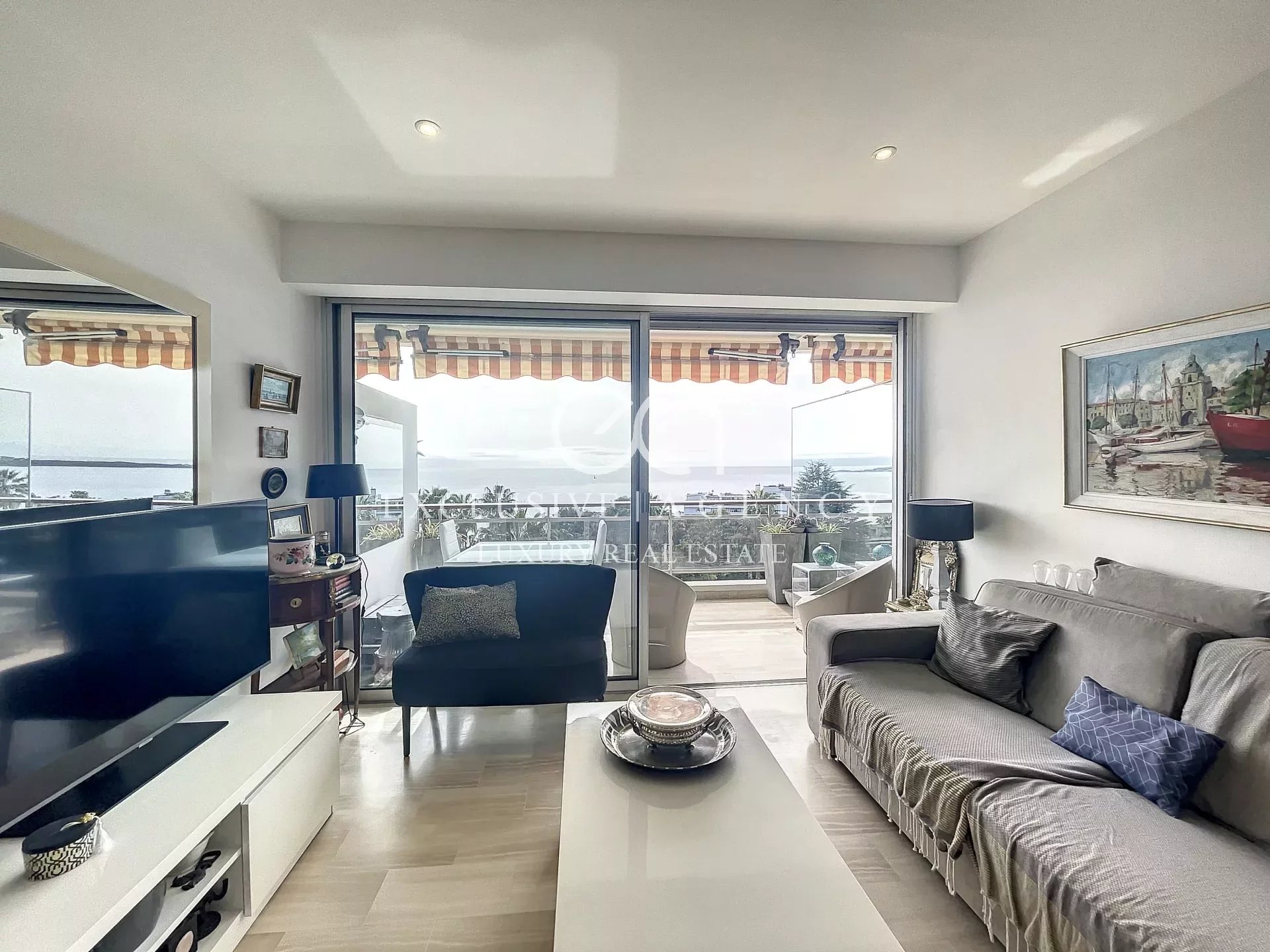 CANNES EDEN 3 ROOM APARTMENT 54m² WITH TERRACE AND SEA VIEW