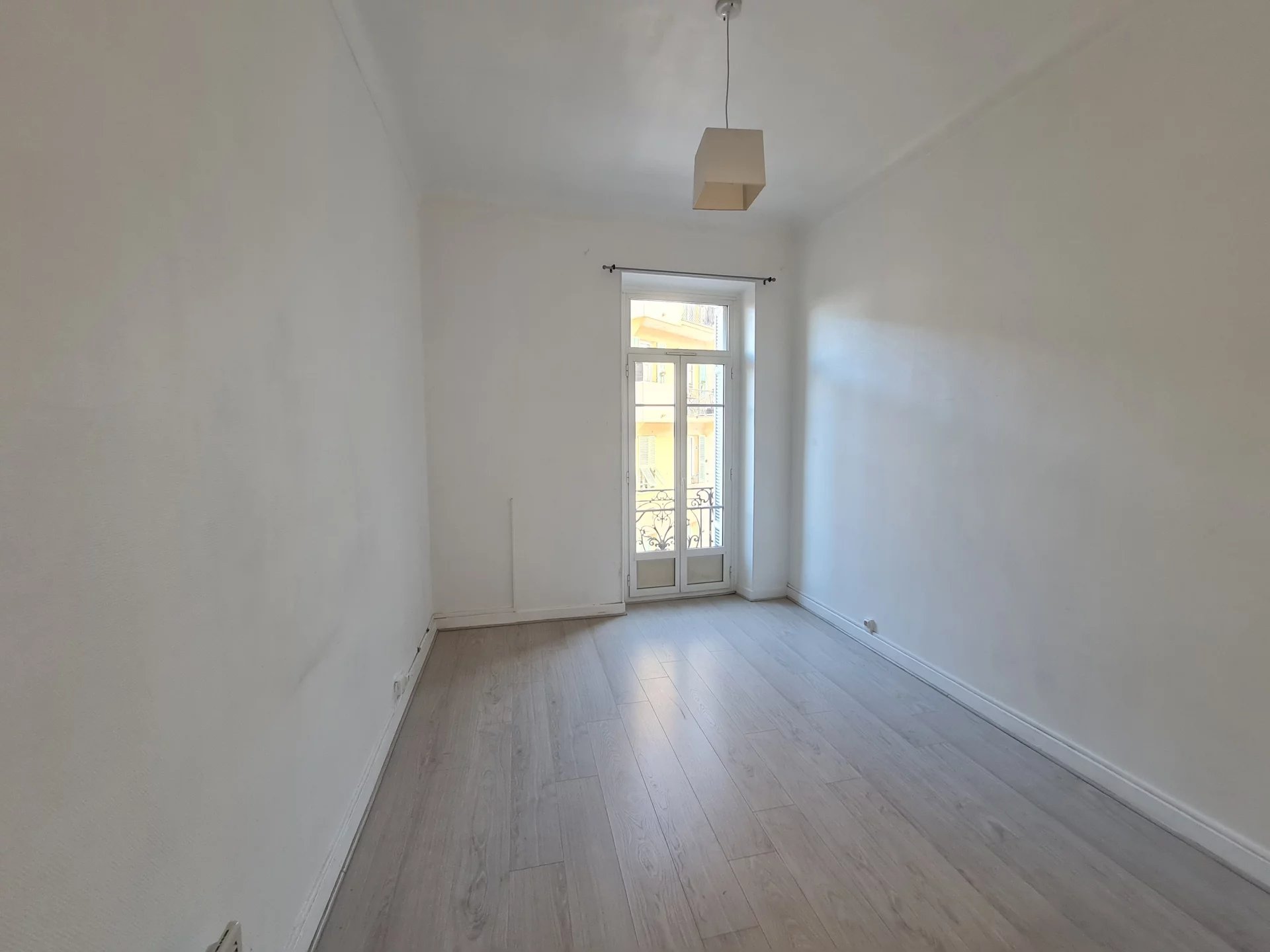 APPARTEMENT TROIS PIECES MENTON CENTRE VILLE