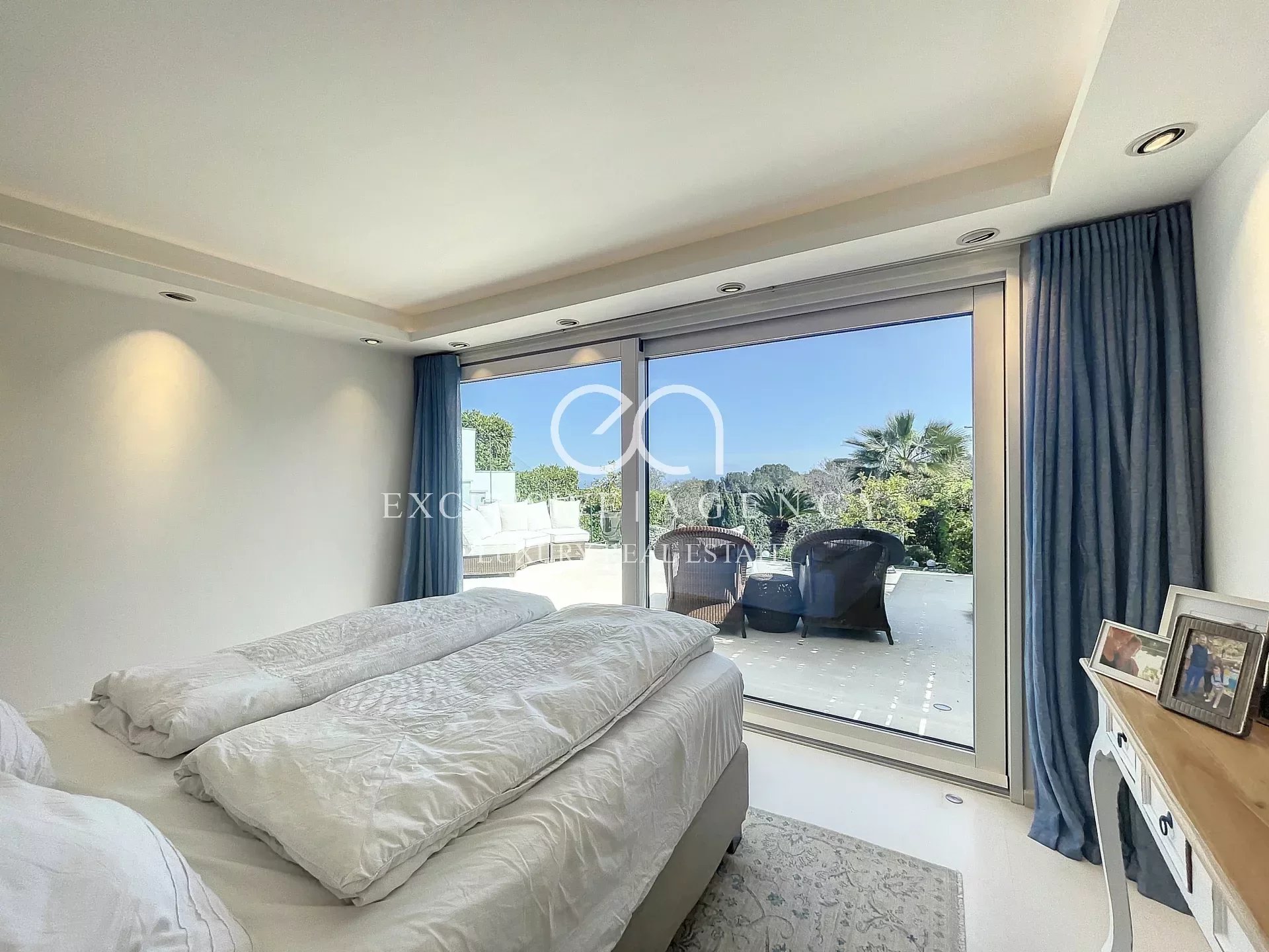 Villa volledig gerenoveerd 4 kamers van 185 m² met zeezicht