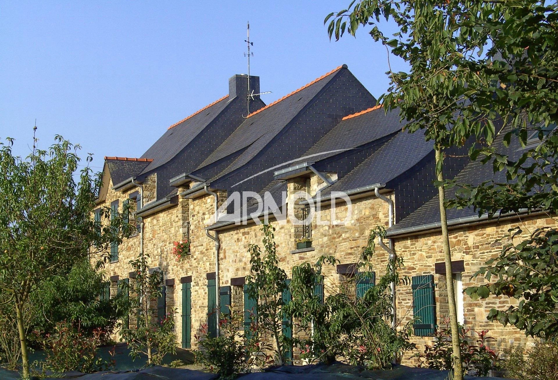 A vendre propriété composée de deux demeures à Bain de Bretagne