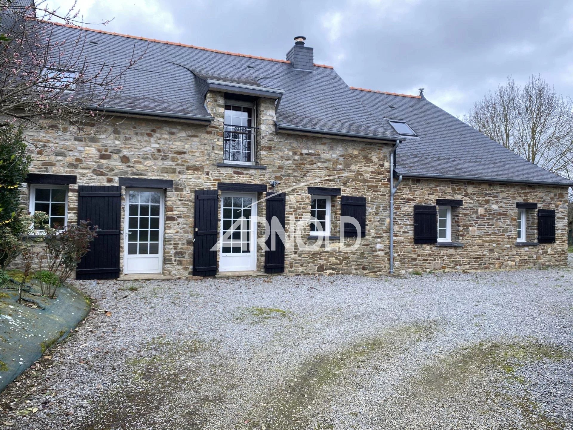 A vendre propriété composée de deux demeures à Bain de Bretagne