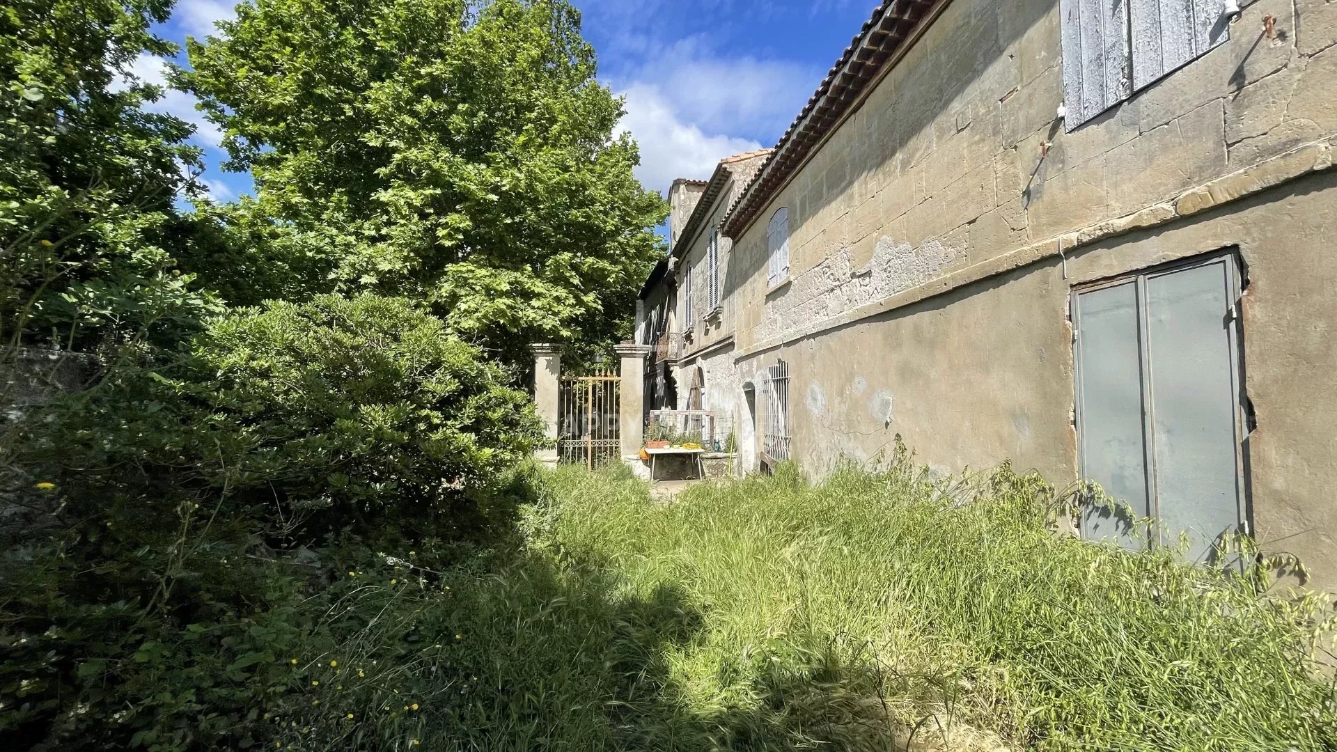 Property to restore with its outbuildings