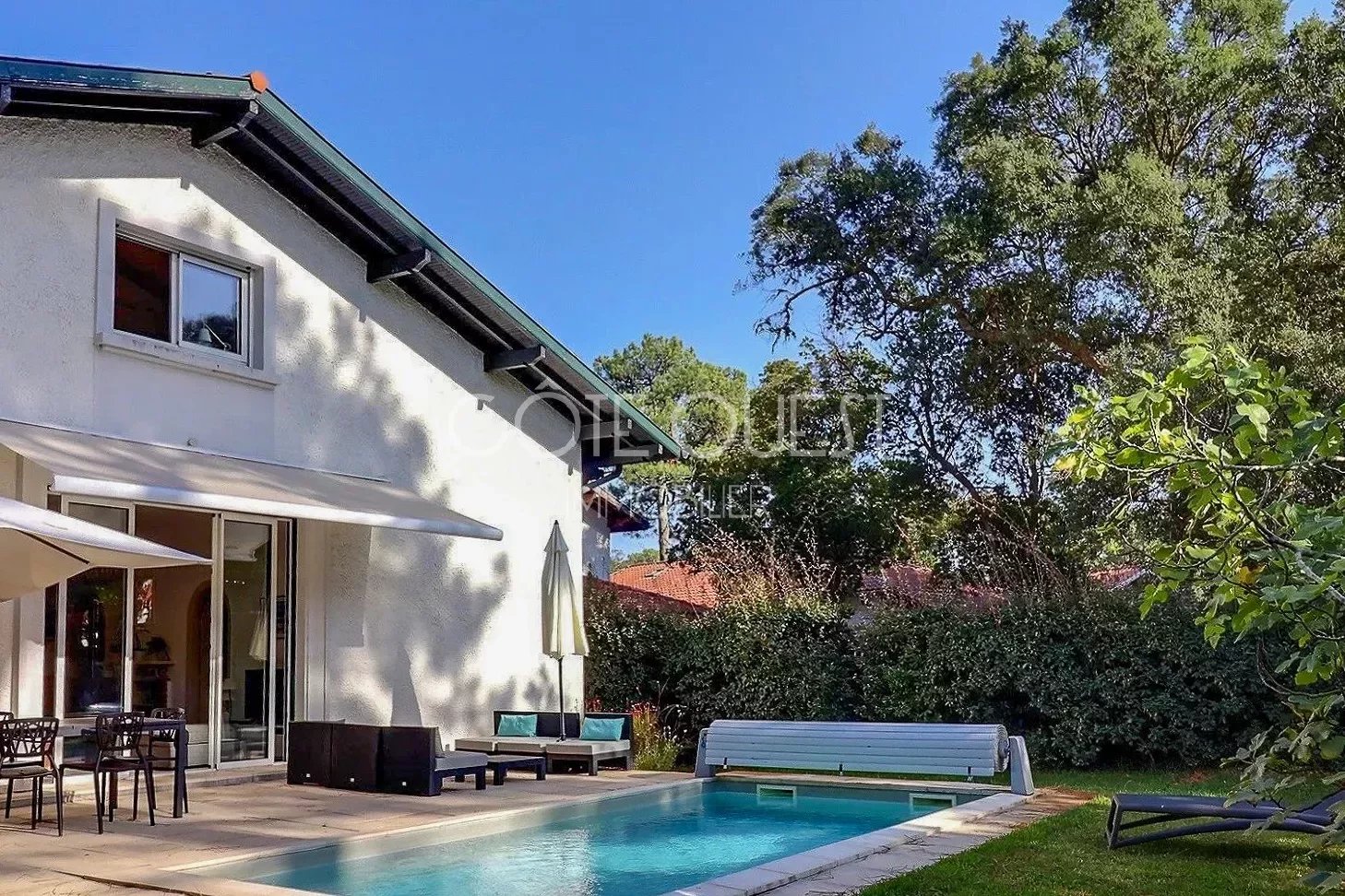 HOSSEGOR – A 7-BED VILLA WITH A SWIMMING POOL