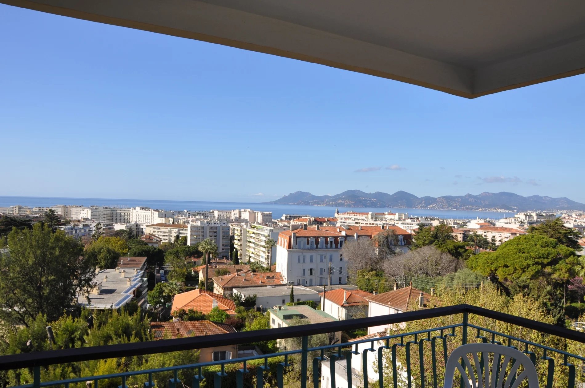 Lovely 3 bedroom 5th floor apartment with spectacular seaview