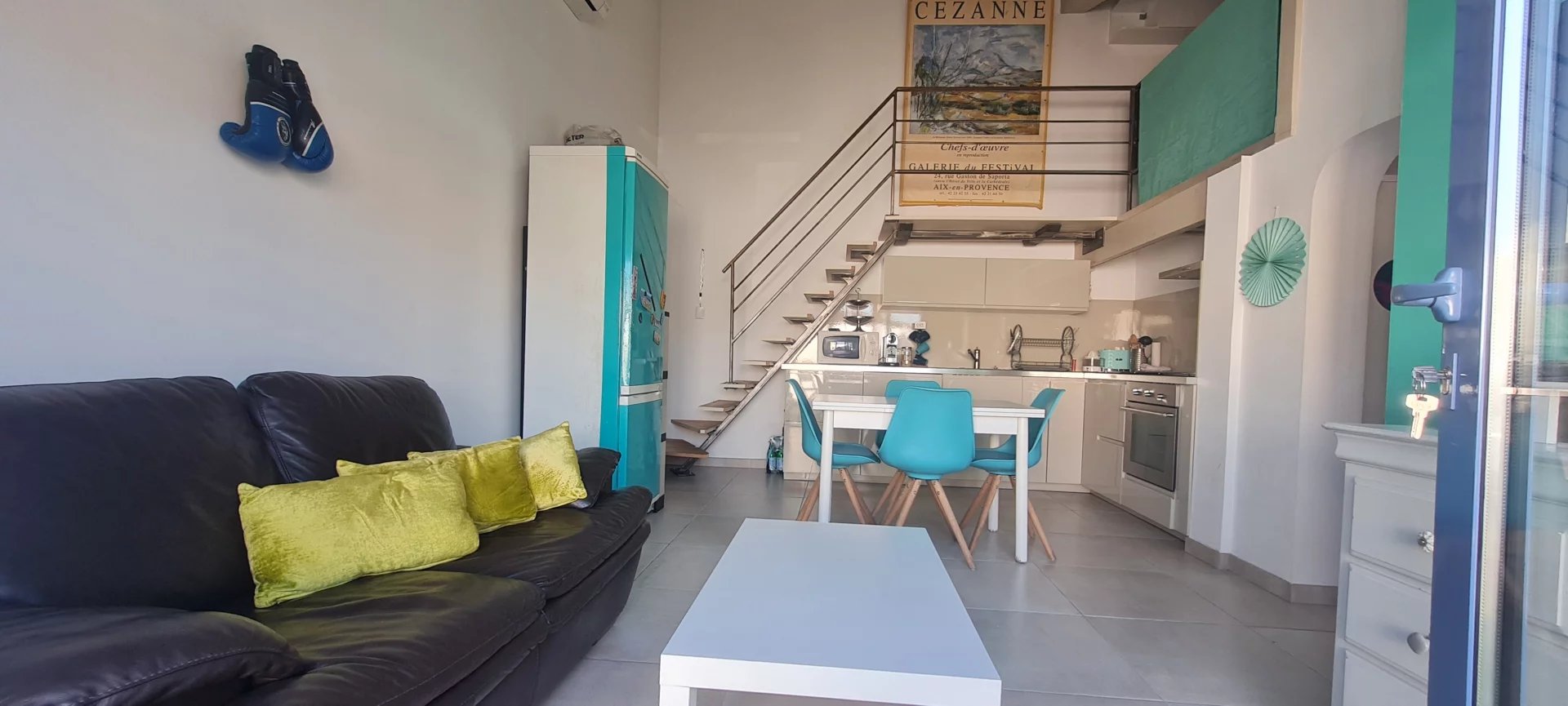 MAISON pour INVESTISSEUR ou REGROUPEMENT FAMILIAL MAISON 250 m² divisée en 4 appartements  entre Marseille et Aix-en-Provence