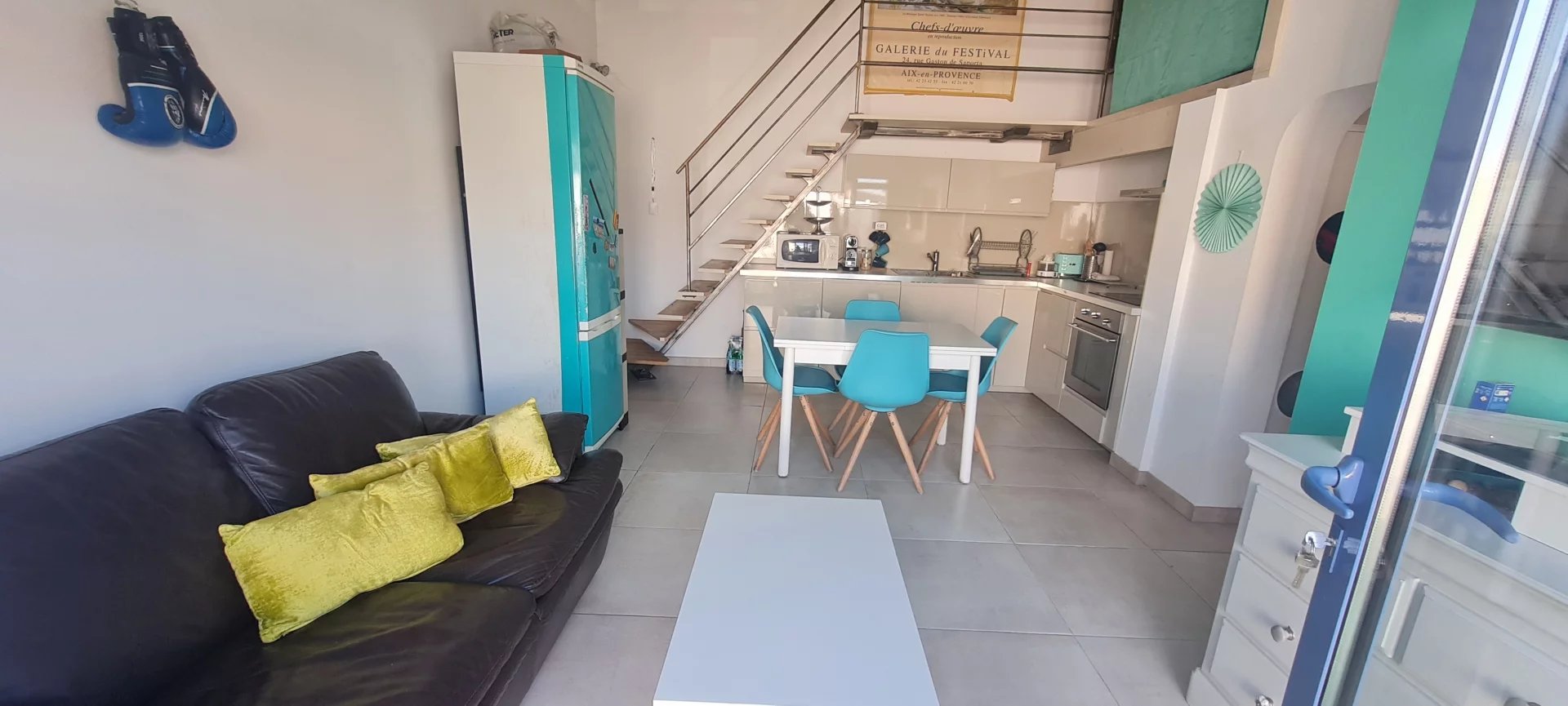 MAISON pour INVESTISSEUR ou REGROUPEMENT FAMILIAL MAISON 250 m² divisée en 4 appartements  entre Marseille et Aix-en-Provence