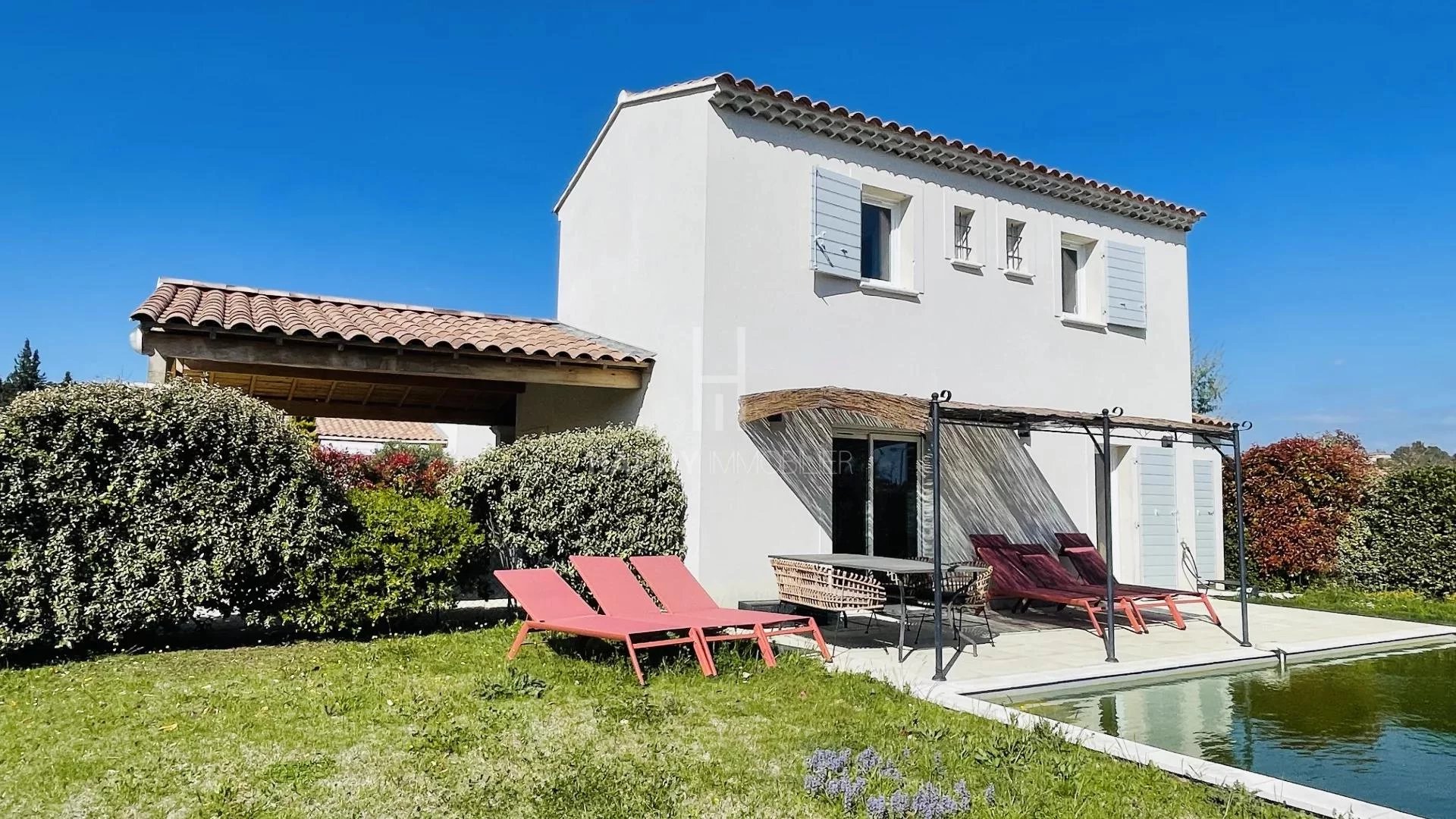 ALPILLES SUD, Maison moderne très agréable,