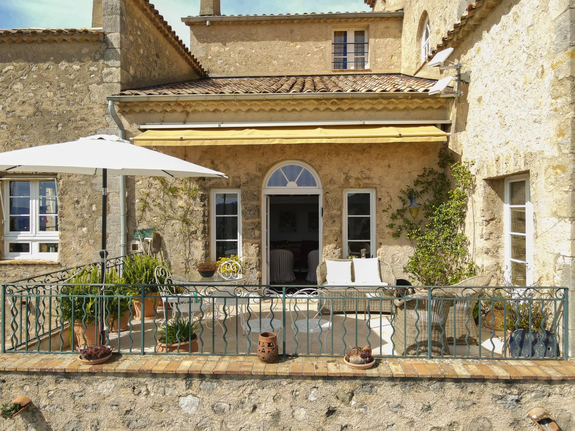 Provence Castle  Apartment with splendit views