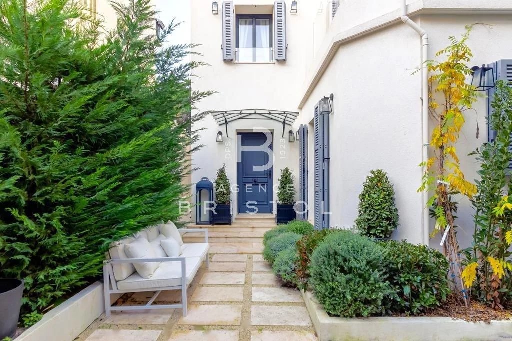 Villa à Saint-Jean-Cap-Ferrat - Toit Terrasse & Jacuzzi - Vue Mer - Achat & Vente avec l'Agence Bristol