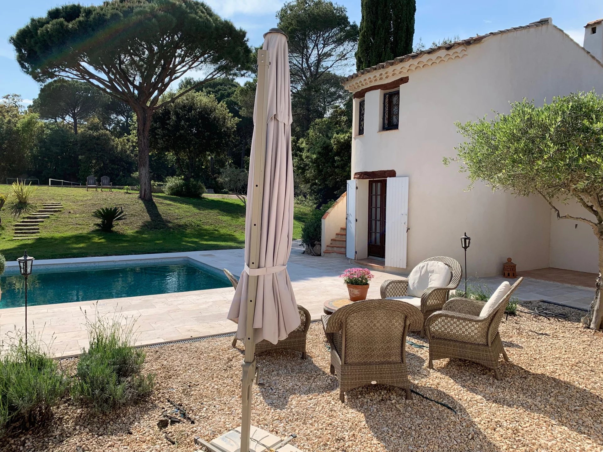 Roquebrune-sur-Argens - Exceptional property with swimming pool and tennis court.