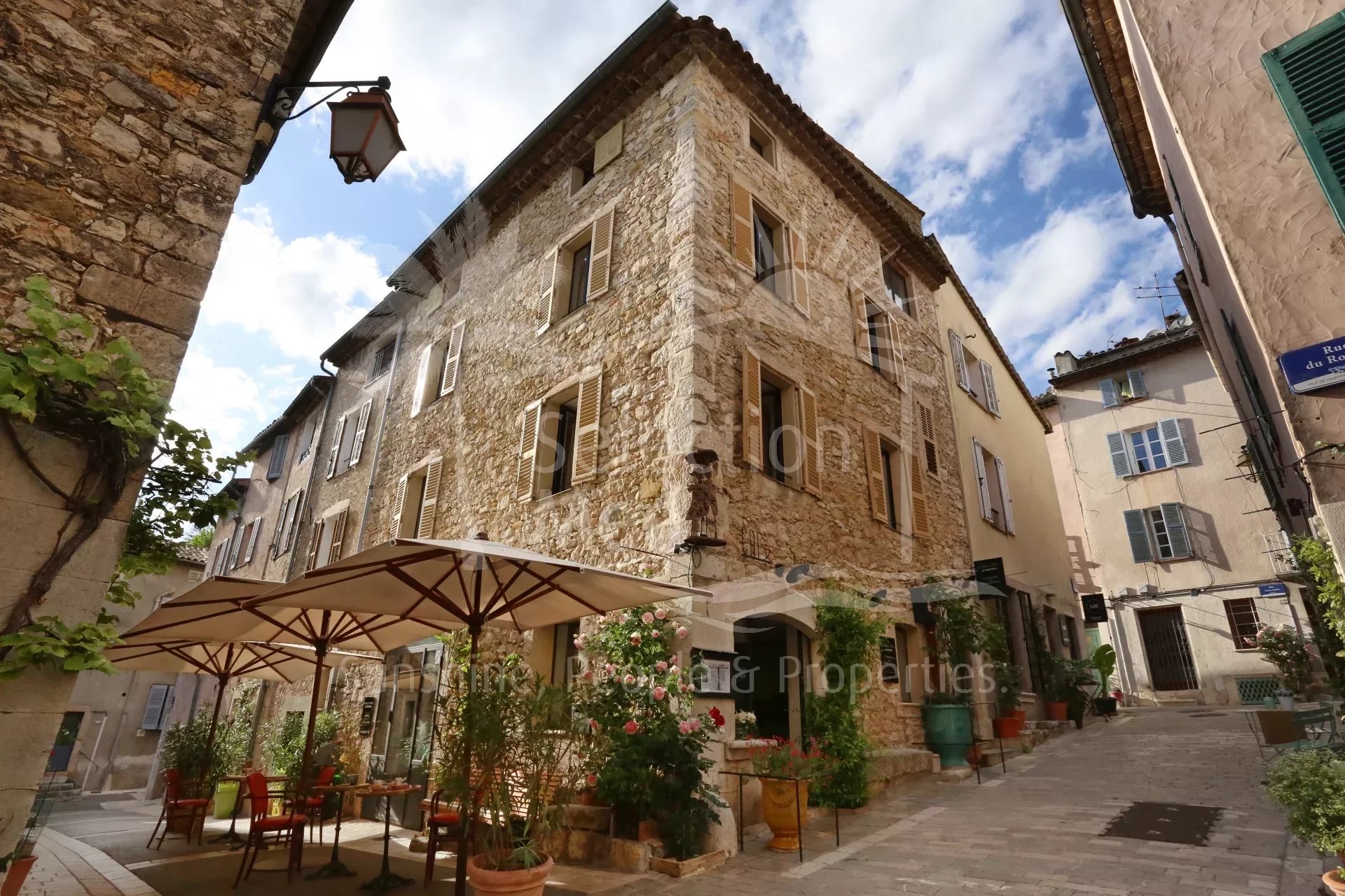 sells guest house valbonne village in stone