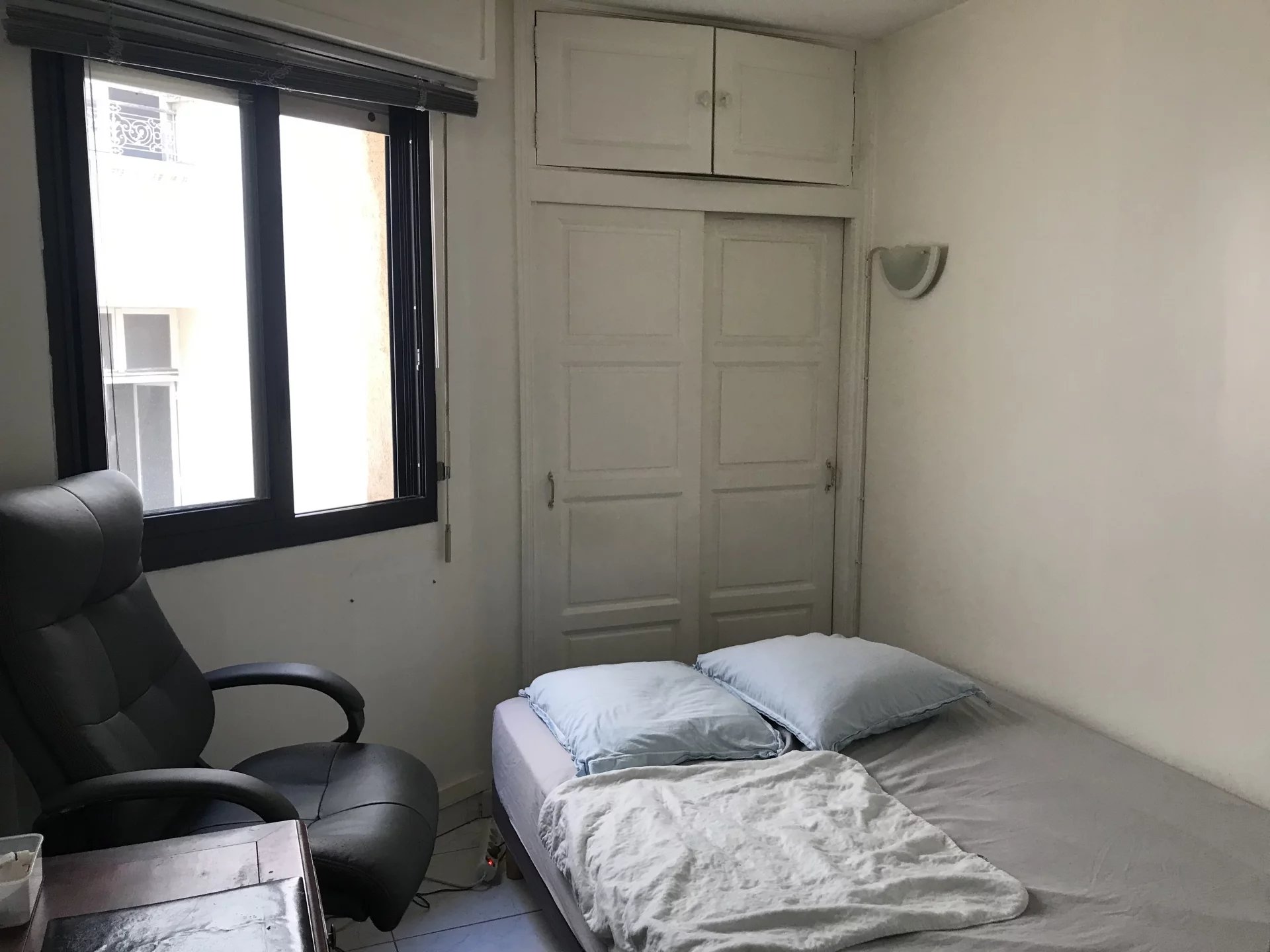Antibes center flat with terrace,  OCCUPIED LIFE ANNUITY