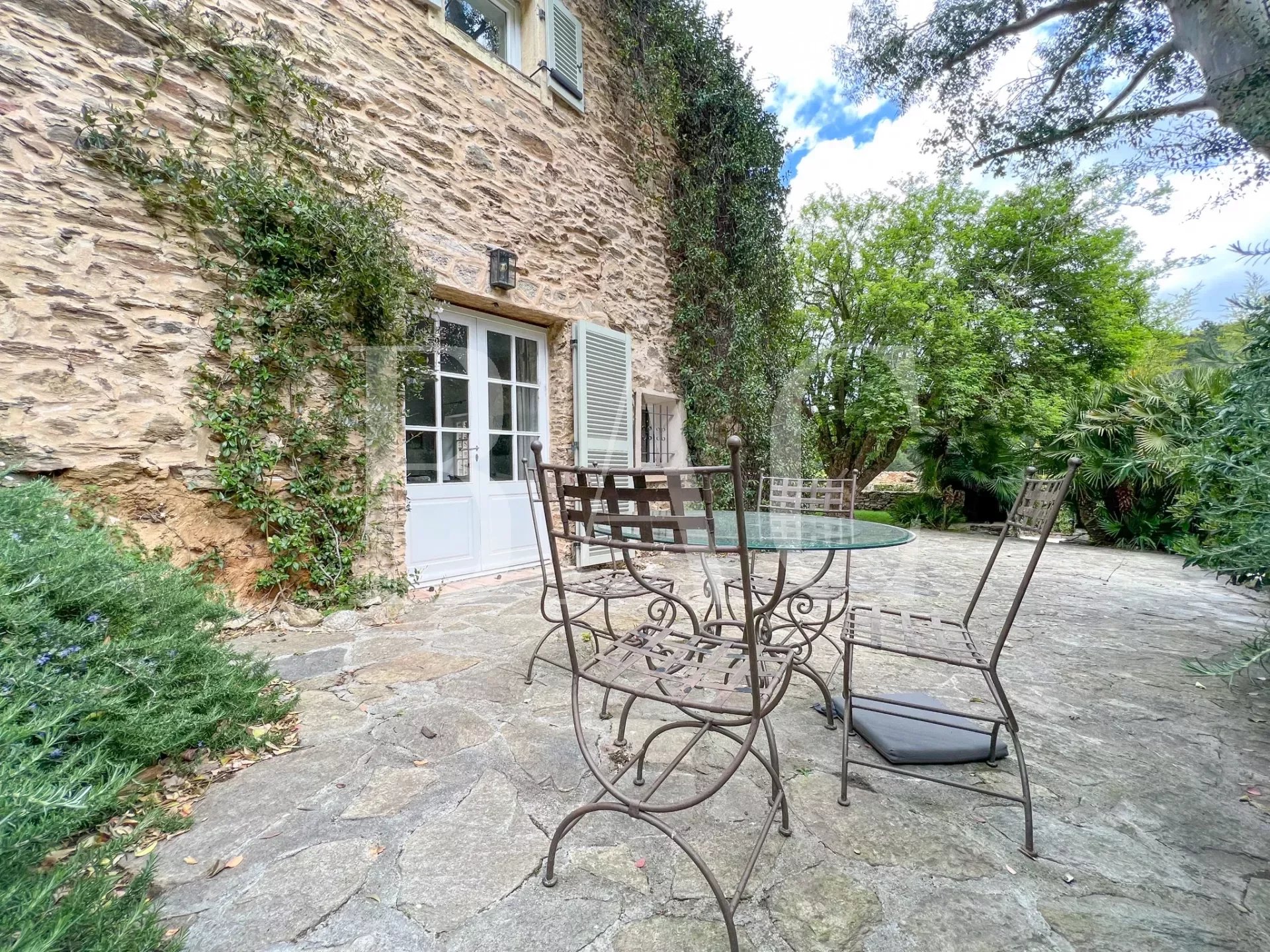 La Garde-Freinet, Magnificent renovated Sheepfold at the foot of the village.