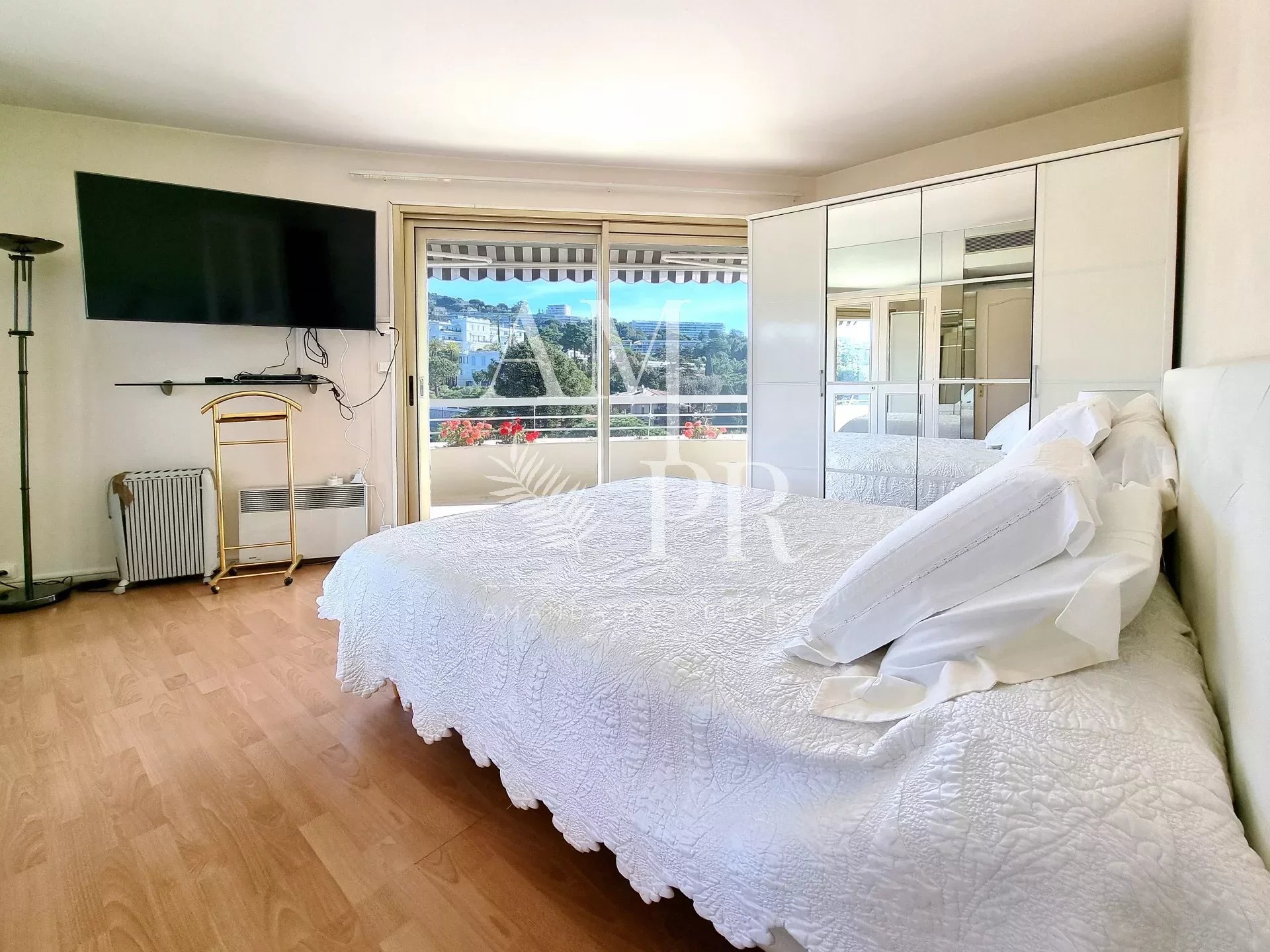 Cannes Basse Californie - Appartement 4 pièces de 134 m2 - Vue Mer