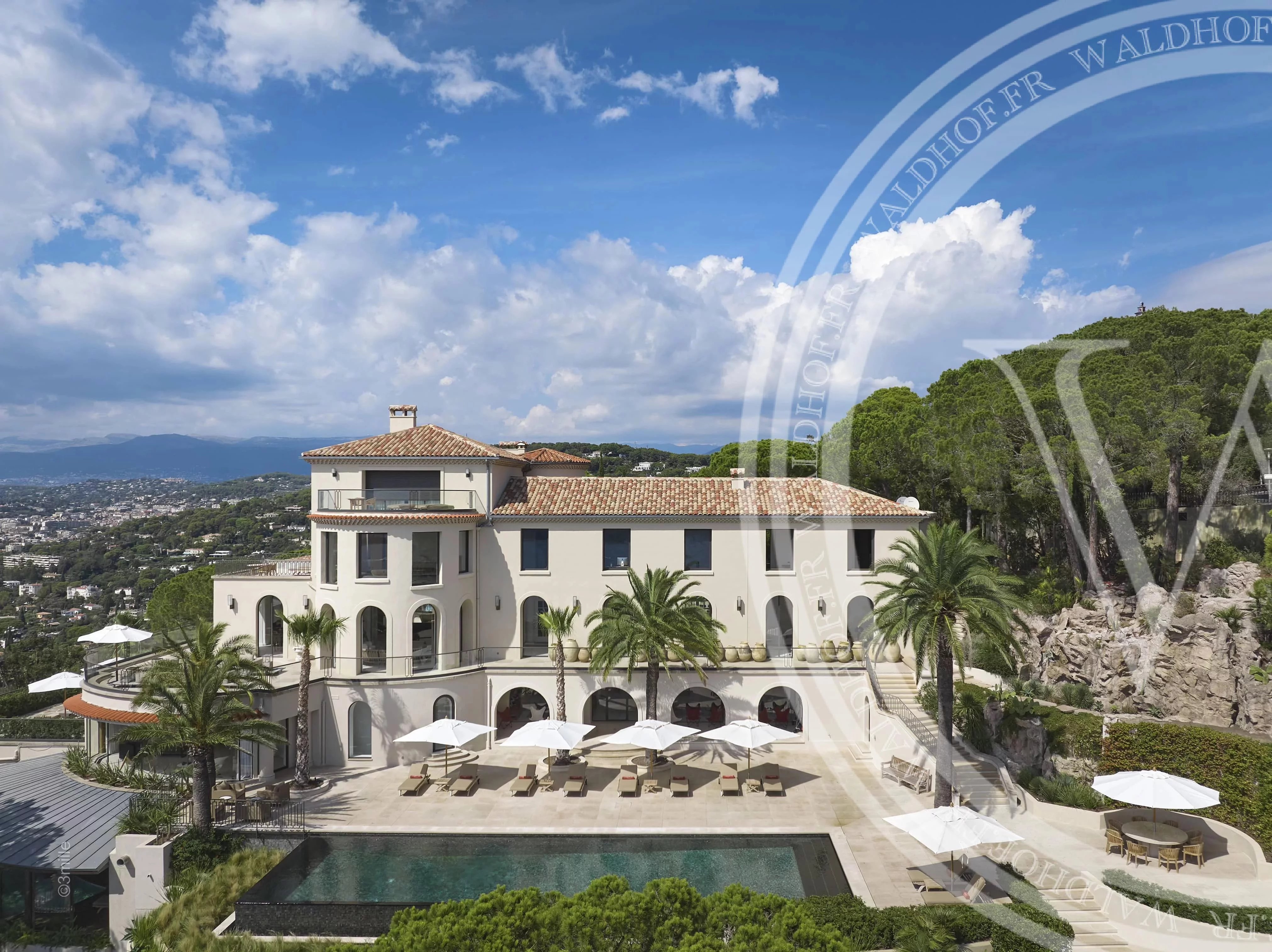 Fully renovated 3,000 m2 Palace overlooking all of Cannes