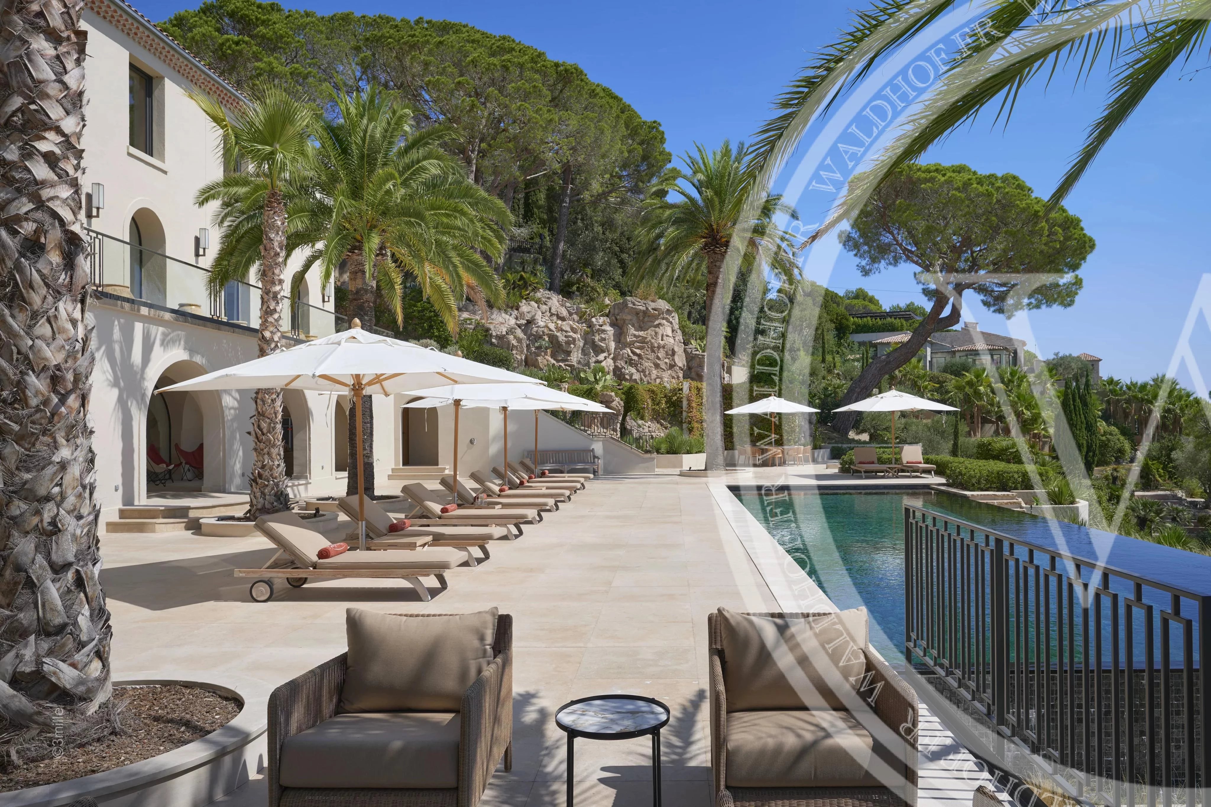 Fully renovated 3,000 m2 Palace overlooking all of Cannes