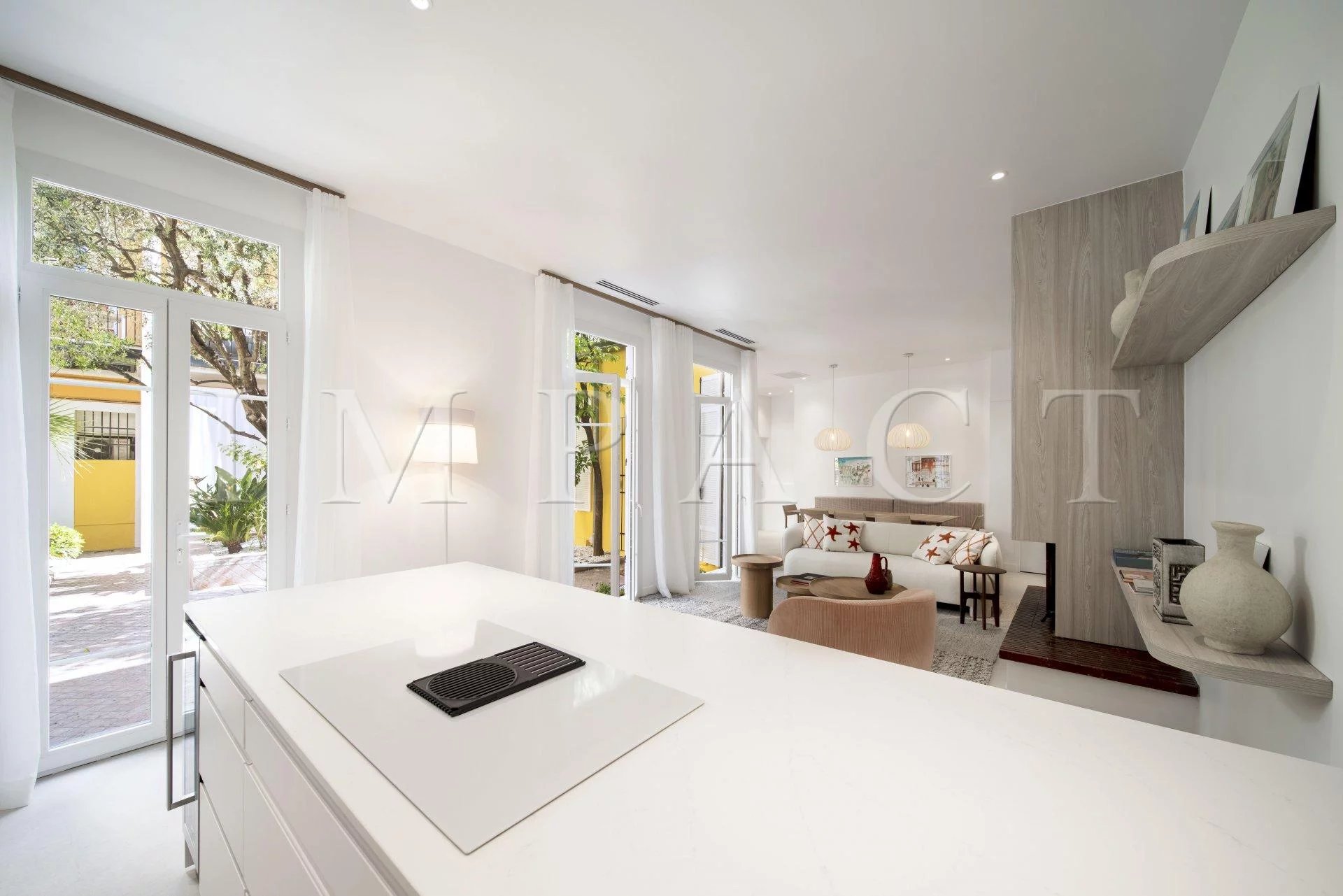 Magnifique appartement rénové à vendre centre de Cannes 