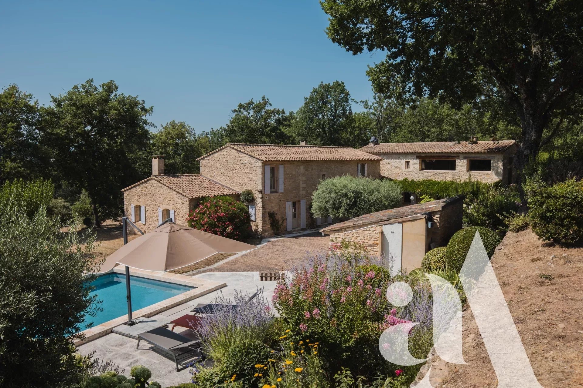LACOSTE - STONE FARMHOUSE WITH SWIMMING POOL AND PANORAMIC VIEWS