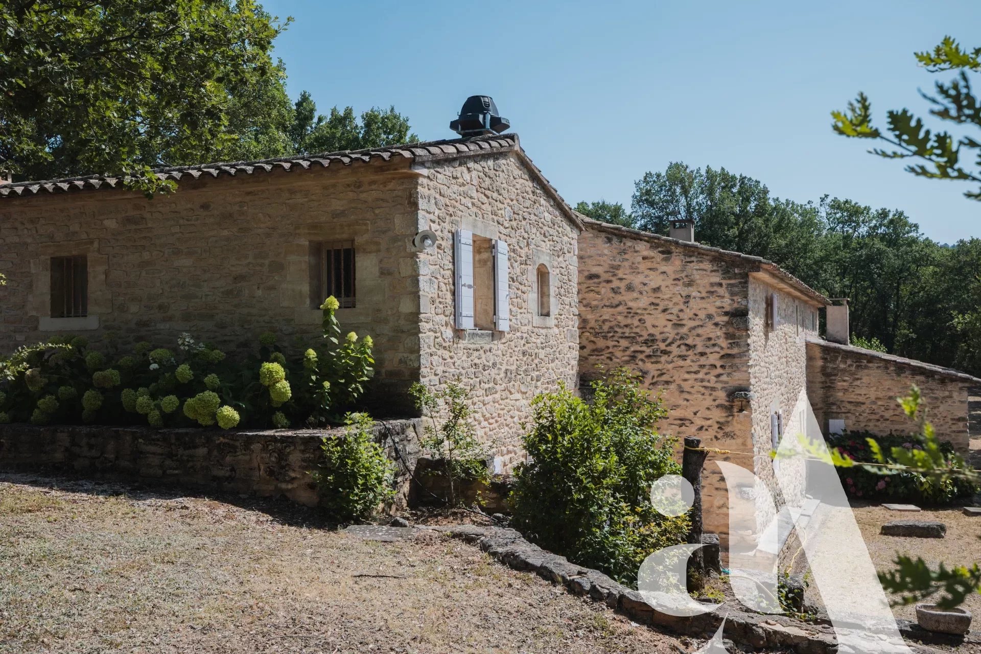 LACOSTE - STONE FARMHOUSE WITH SWIMMING POOL AND PANORAMIC VIEWS