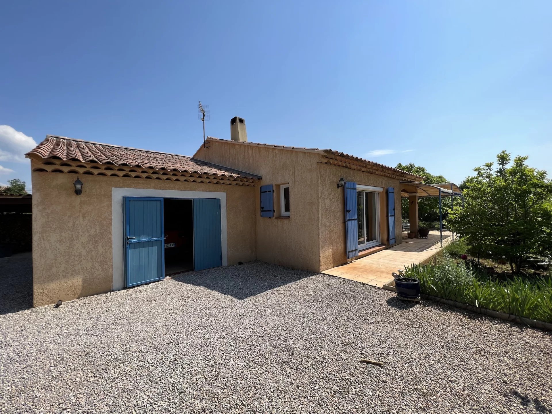 HOUSE - 10 MINUTES FROM COTIGNAC