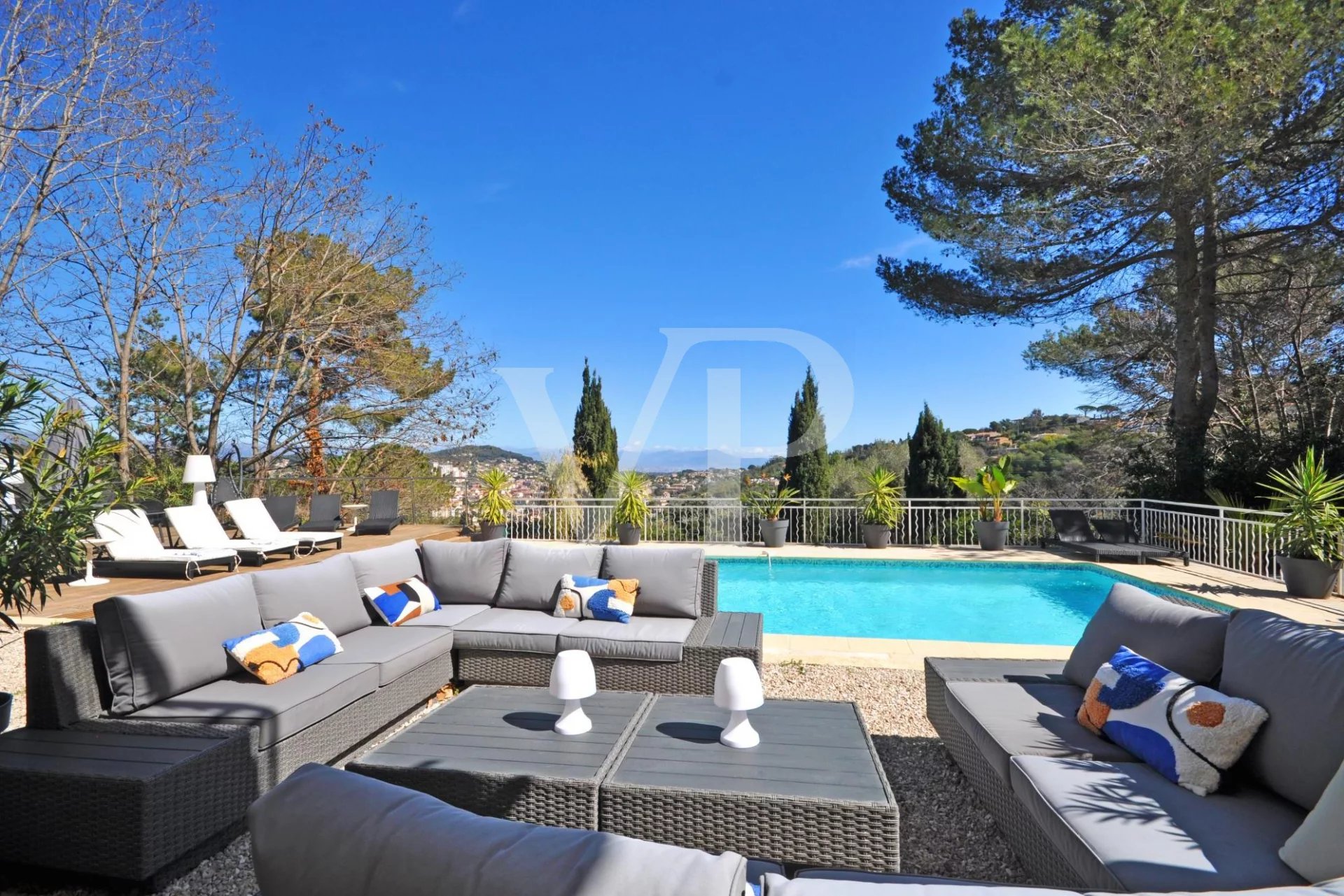 Super Cannes - Villa mit Pool