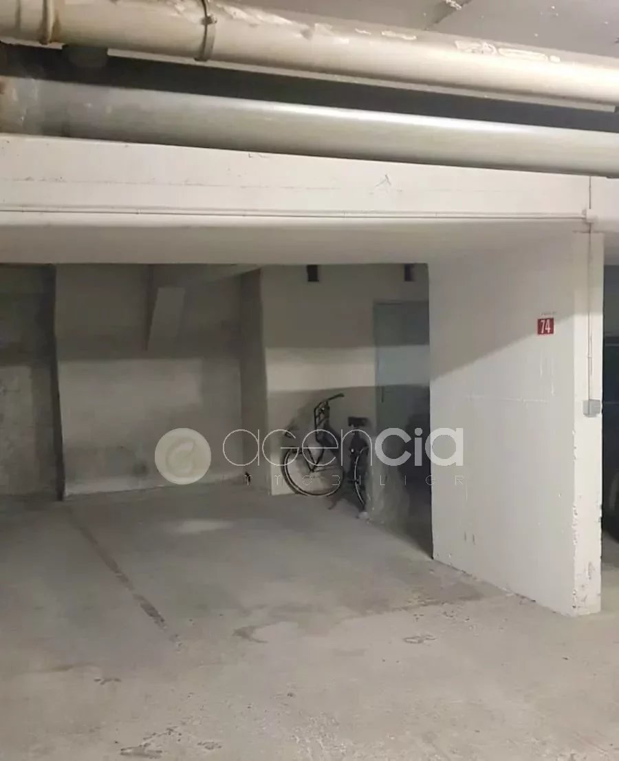 CANNES / BANANE - SECURED PARKING SPACE