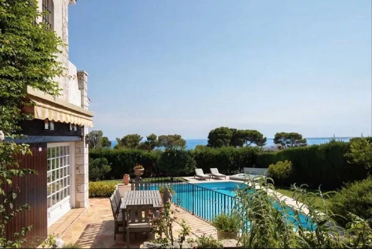 ANTIBES VILLA WITH VERY BEAUTIFUL SEA VIEW