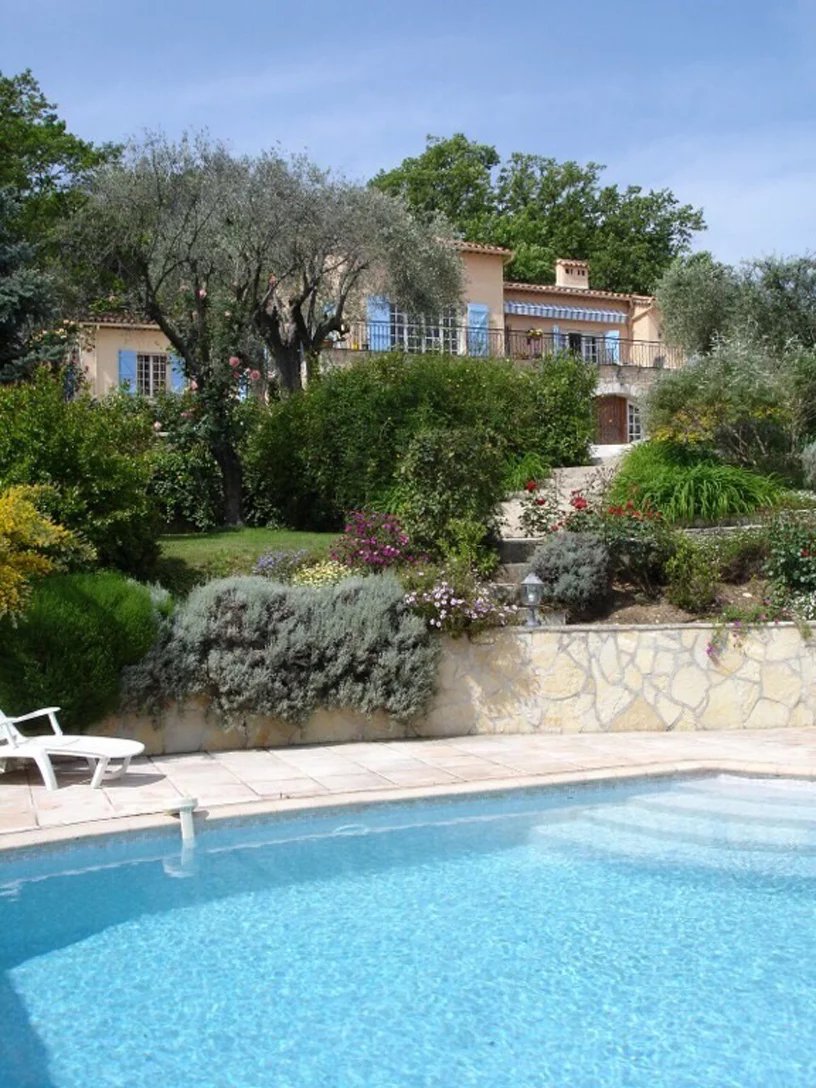 Belle villa provençale à proximité de Valbonne avec des vues epoustouflantes