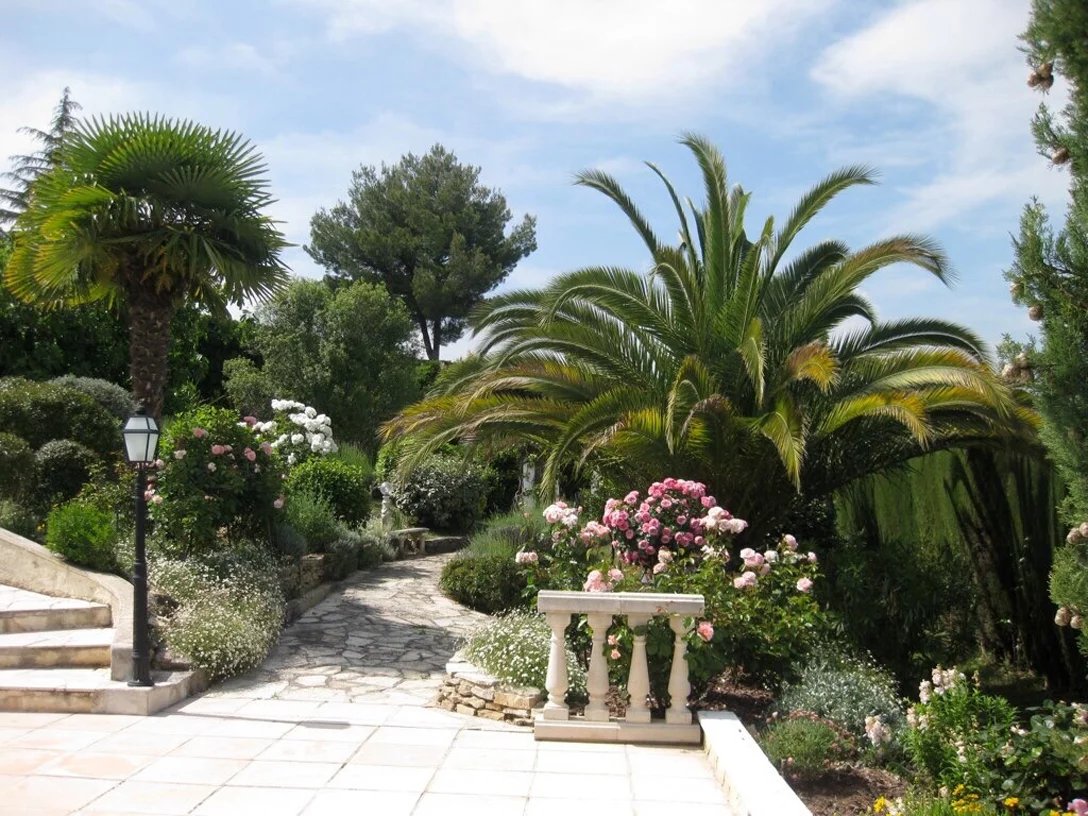 Beautiful provencal villa in walking dstance of Valbonne with incredible views