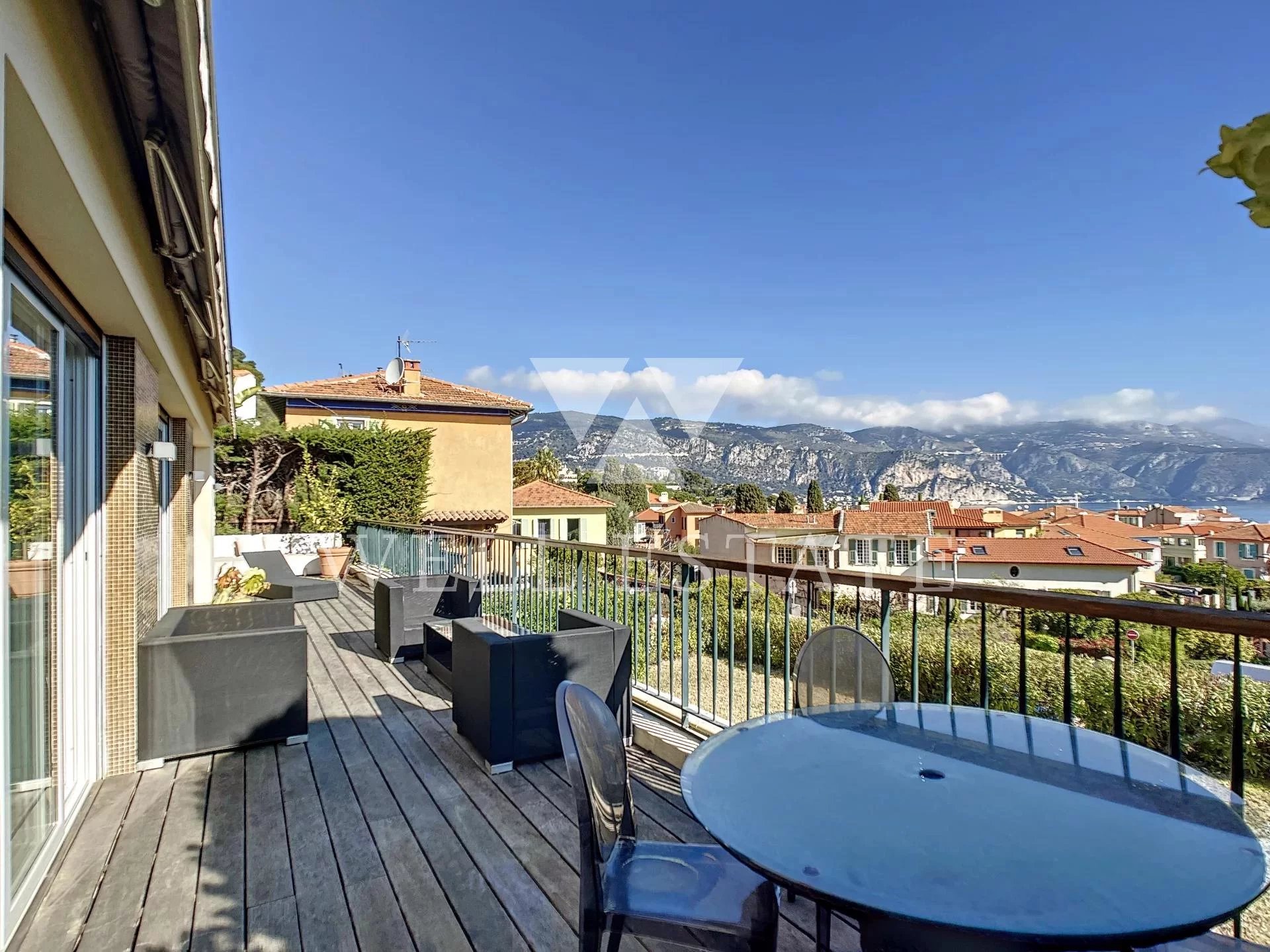 AMAZING APARTMENT OF 89M2 WITH A LARGE TERRASSE IN THE HEART OF THE SAINT JEAN CAP FERRAT